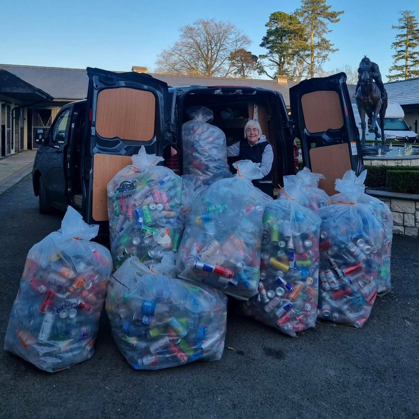 Deirdre and Maura were busy this week dropping another 12 bags of cans and bottles off at Bective Stud in support of the @offmeathcamog ‘Your Plastic is our Pitch’ campaign. Míle buíochas le The Fox’s Den and our other contributors for their continued support!