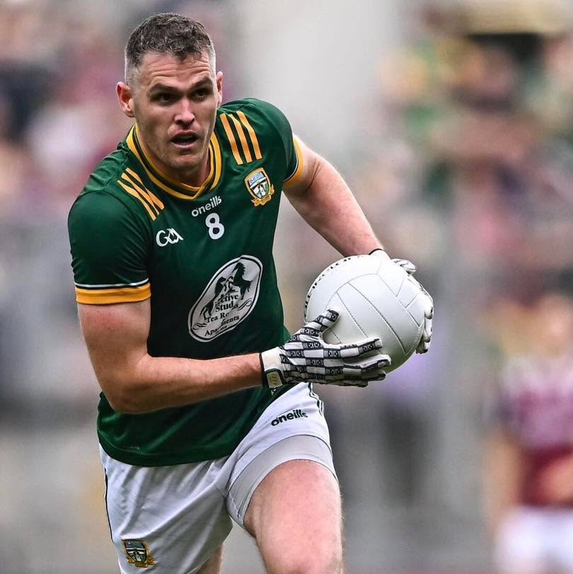 Tonight sees the return of our very own Bryan Menton to the @meathgaa_official panel. It’s the first time Mento will line out since sustaining an injury in last year’s All-Ireland Semi-Final… but this is not just ‘another game’.
Tonight’s match with Offaly in the O’Byrne Cup will be Mento’s 150th match in the Green and Gold. A fantastic achievement for a fantastic player. Comhghairdeas Bryan agus Ádh Mór ar na lads anocht. An Mhí Abú!