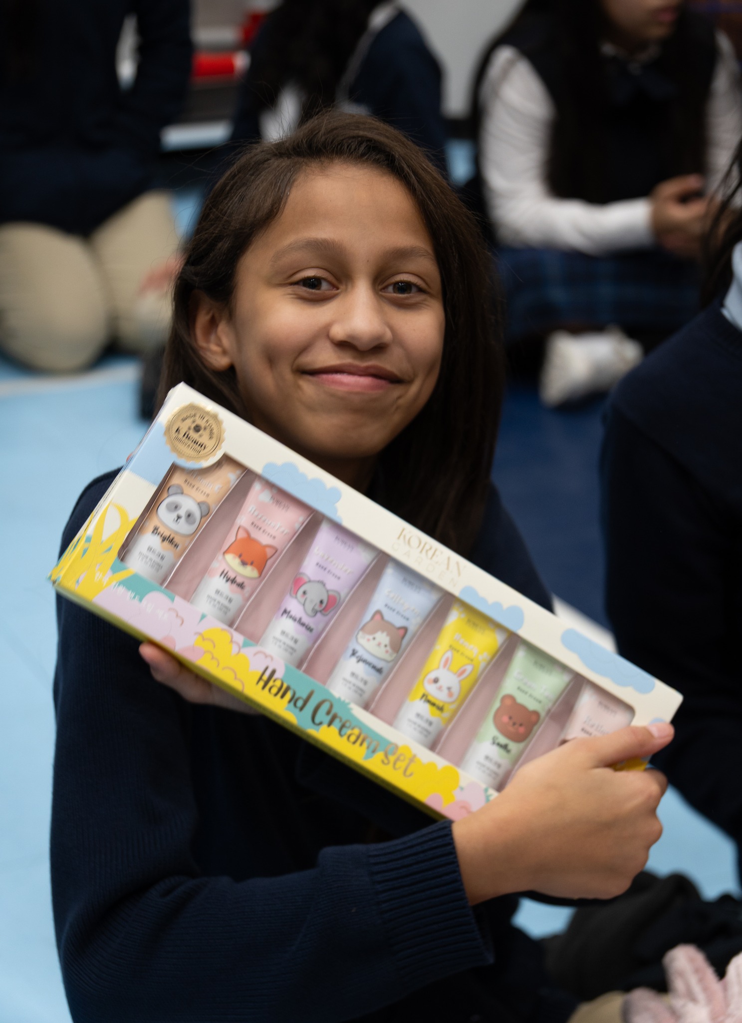 Look at these smiles! A heartfelt thank you to the more than 50 amazing volunteers who sponsored gifts for our students during our Feast of the Three Kings Day event. The joy was truly contagious as students opened their gift bags to find items thoughtfully chosen just for them, including art supplies, basketballs, microphones, and more! Thank you to our friends from @bakertillyus , @mvsruns, @trifurytriclub , @avcatholic, and numerous other generous volunteers for helping to make this wonderful celebration possible.?