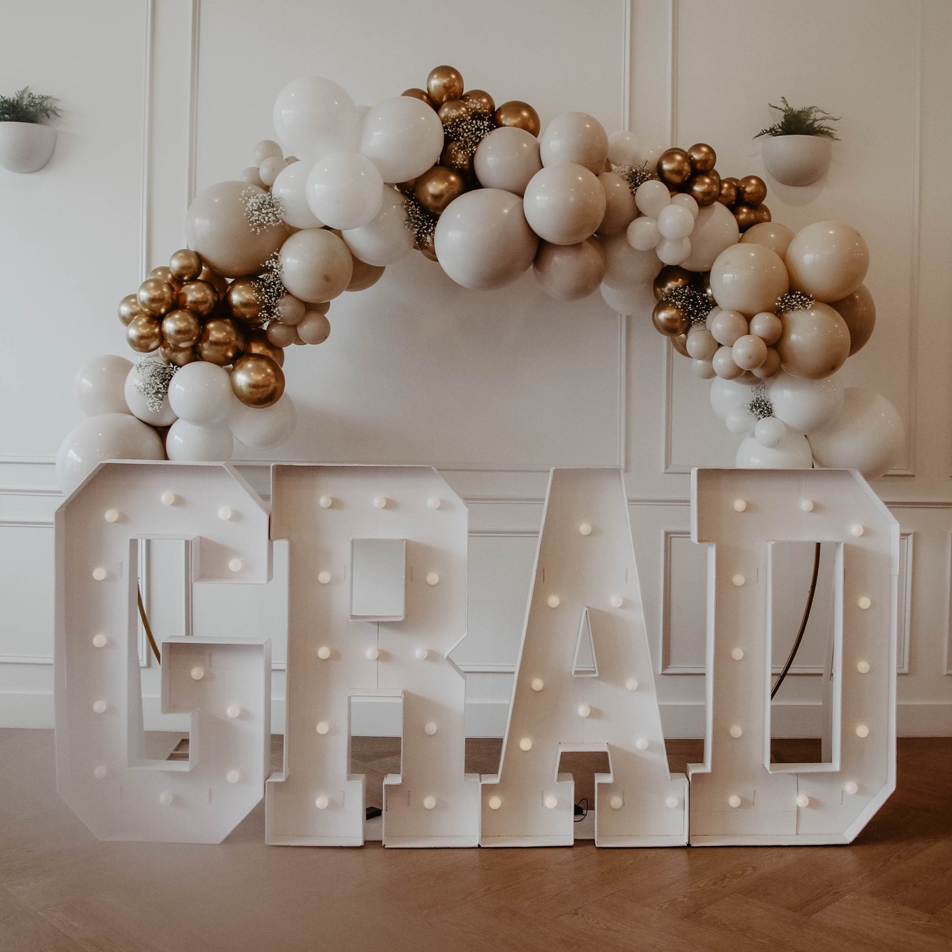 🎓✨ Parents of the Class of 2026, future you will be very glad you planned ahead!
Graduation season has a way of sneaking up fast, and the best dates always go first.
2026 grad party bookings are now open!
🔗book at the link in our bio!
📩 hello@humbolco.com