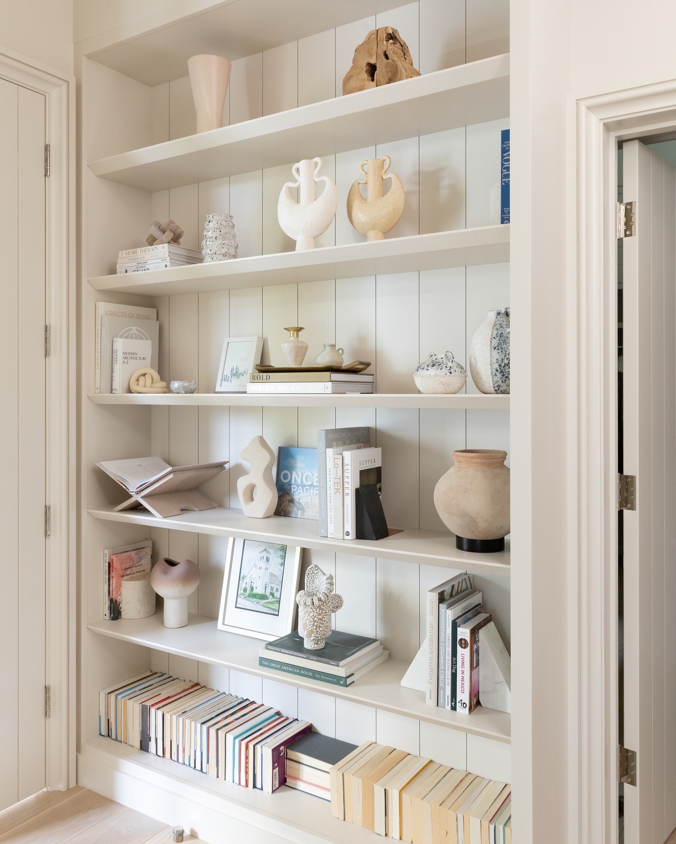 Precision-built millwork designed to bring harmony and character to the space. Subtle details, elevated materials, and a focus on longevity.
Photograph: @emilyobrienphoto_design
Architect: @mcalpinehouse
Interior Design: @changoandco
#LuxuryBuilder #CustomMillwork #BespokeInteriors #FineCraftsmanship #TimelessDesign