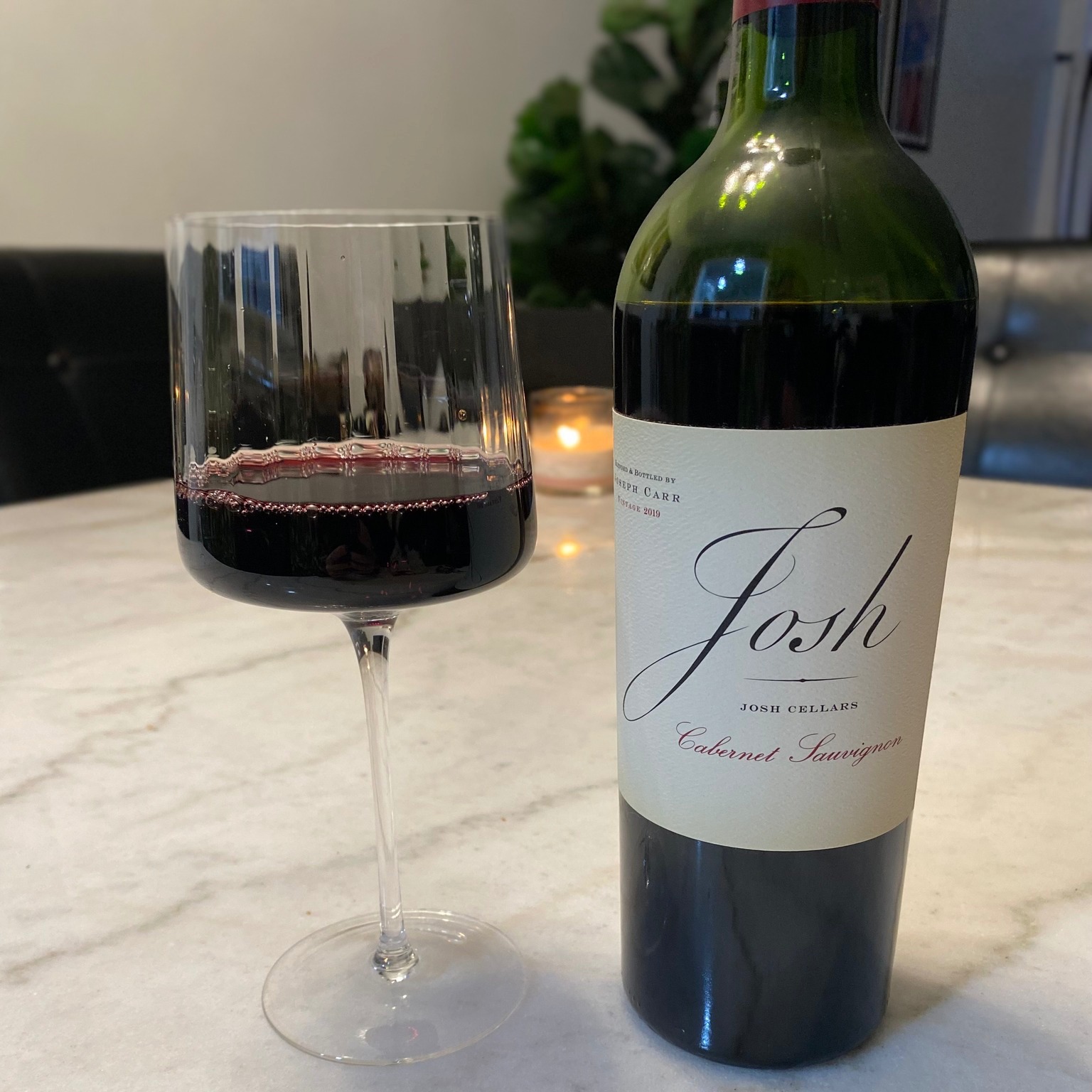 Keeping it cozy with @joshcellars ?
#josh #winetime