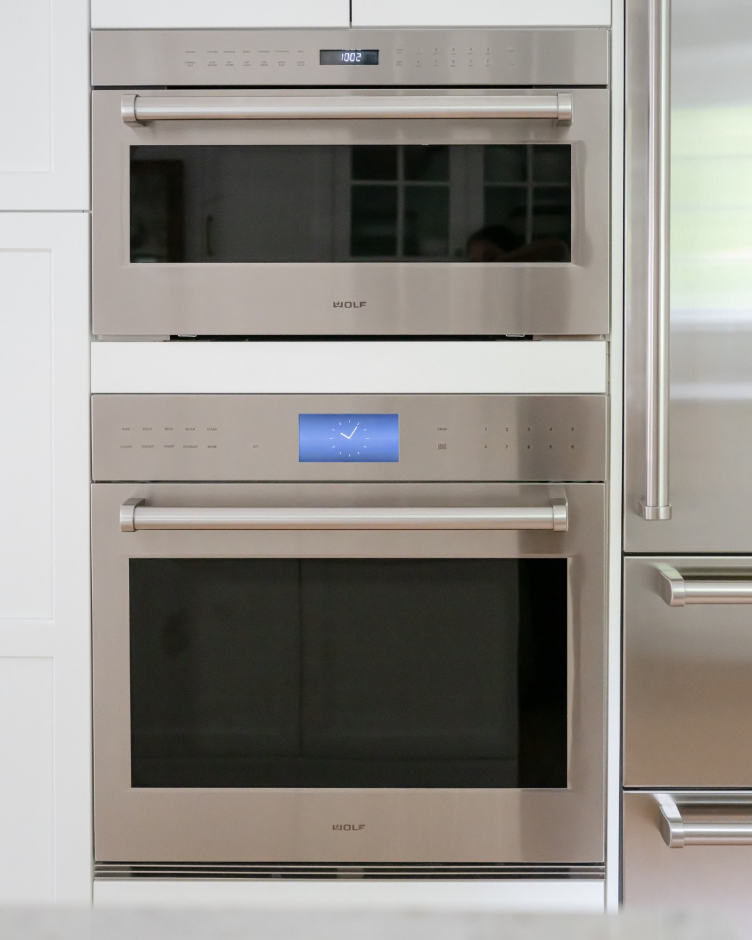 ๐๐ก๐๐ซ๐ ๐ ๐ซ๐๐๐ญ ๐๐๐ฌ๐ข๐ ๐ง ๐ฆ๐๐๐ญ๐ฌ ๐ฌ๐๐ซ๐ข๐จ๐ฎ๐ฌ ๐๐จ๐จ๐ค๐ข๐ง๐ .
Wolf appliances elevate this kitchen with professional-grade performance, ready for everyday meals and unforgettable gatherings.
.
.
#Wolf #Kitchen #KitchenRenovation #Design #KitchenDesign