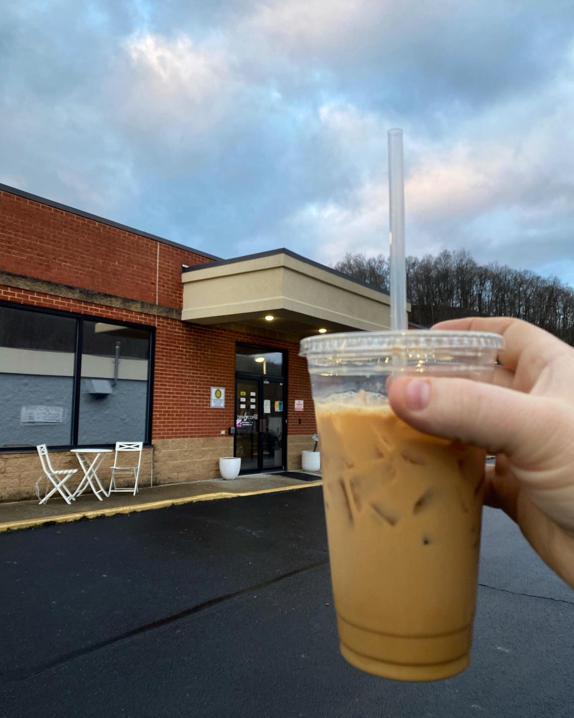 #nationalinspireyourheartwithartday
#nationalinspireyourheartwithartday❤️❤️❤️ Stop in to our building and walk around the building… it’s not just any old art- hanging in the walls the putnamtourism ladies have coordinated with local artisans - Putnam County residents to hang their works through out the Putnam County Chamber of Commerce building…