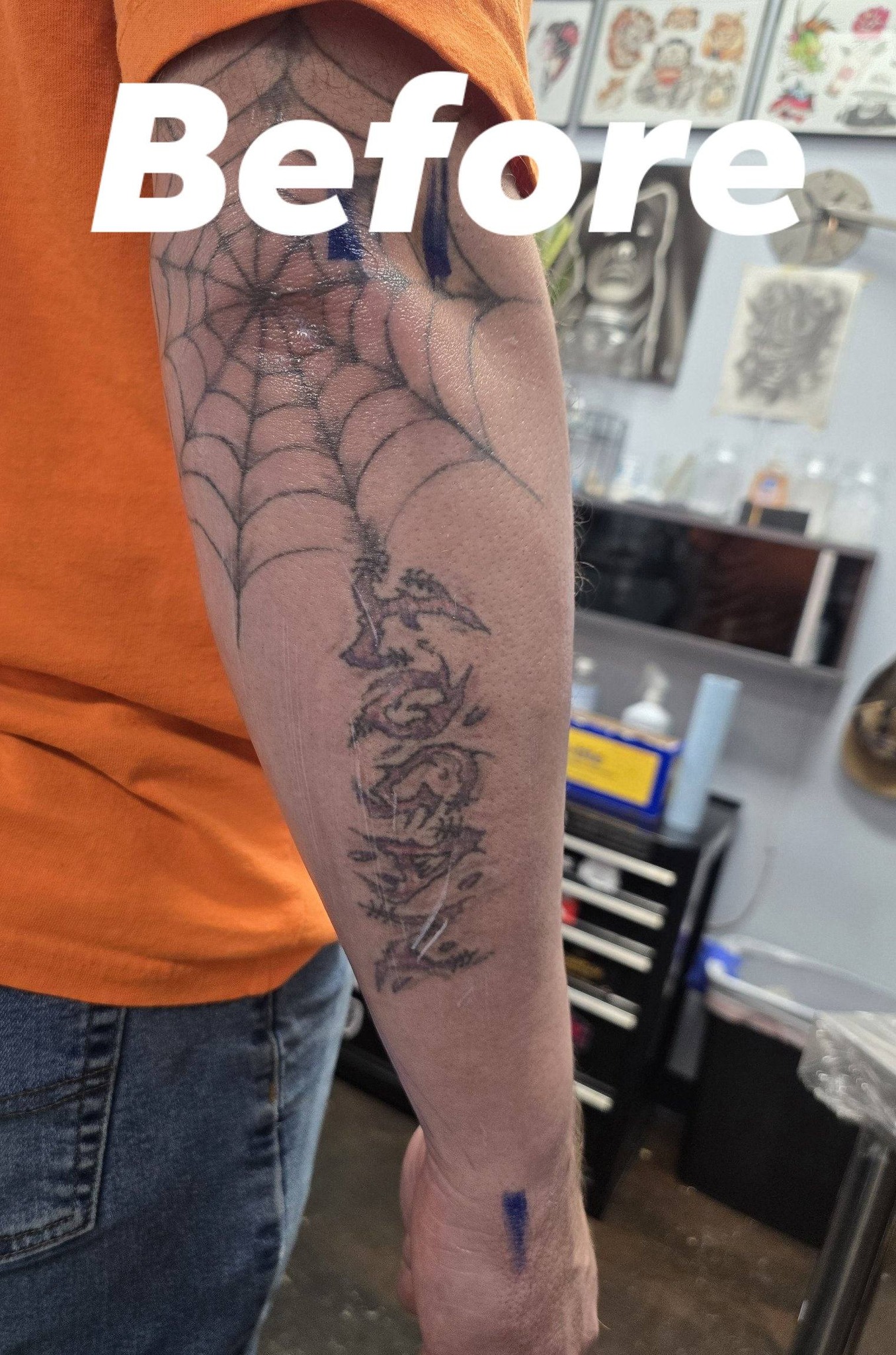 Jesus for the cover up save. Well be adding more biblical stuff to fill out the arm.
#mntattooartist #mntattooshop #coverup #portraittattoo #jesus #minneapolis