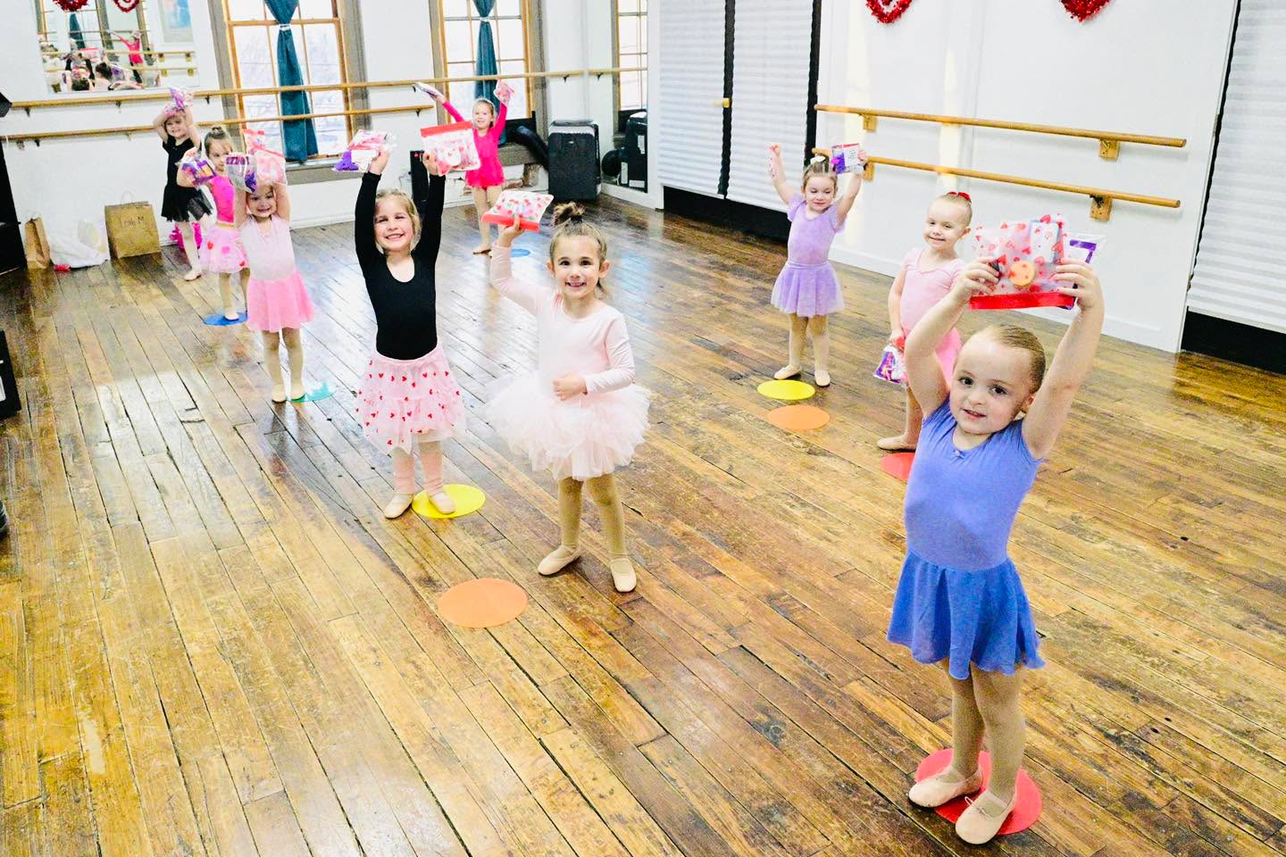 KINDESS WEEK 2026 😇🥰
Our amazing little dancers passed out their treats to the class! Look how happy they all are! 😇
.
.
.
#bestdanceschoolinnewnan #bestdanceschool #danceschoolforkids #danceschoolforteens #bestdanceschoolingeorgia