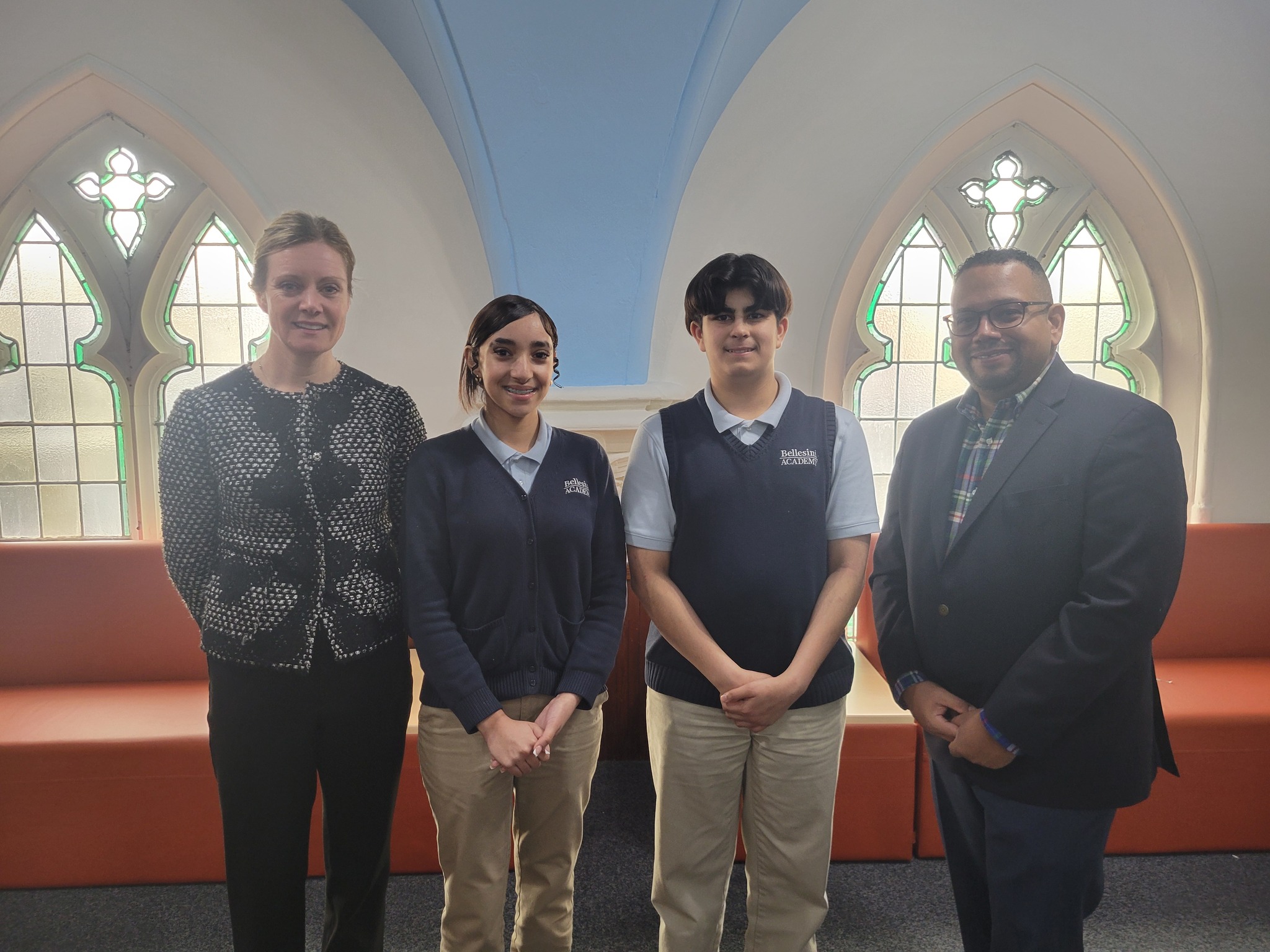 We were thrilled to welcome our friends from @readingcooperativebank , Jesús Suriel (VP, Community Banking & Development Officer) and Shanna Cahalane (Chief Communications & Community Strategy Officer, SVP), to Bellesini Academy! It was a great opportunity to share more about our mission and explore ways we can work together to empower the next generation of leaders. #CommunityEngagement #Education #LawrenceMA