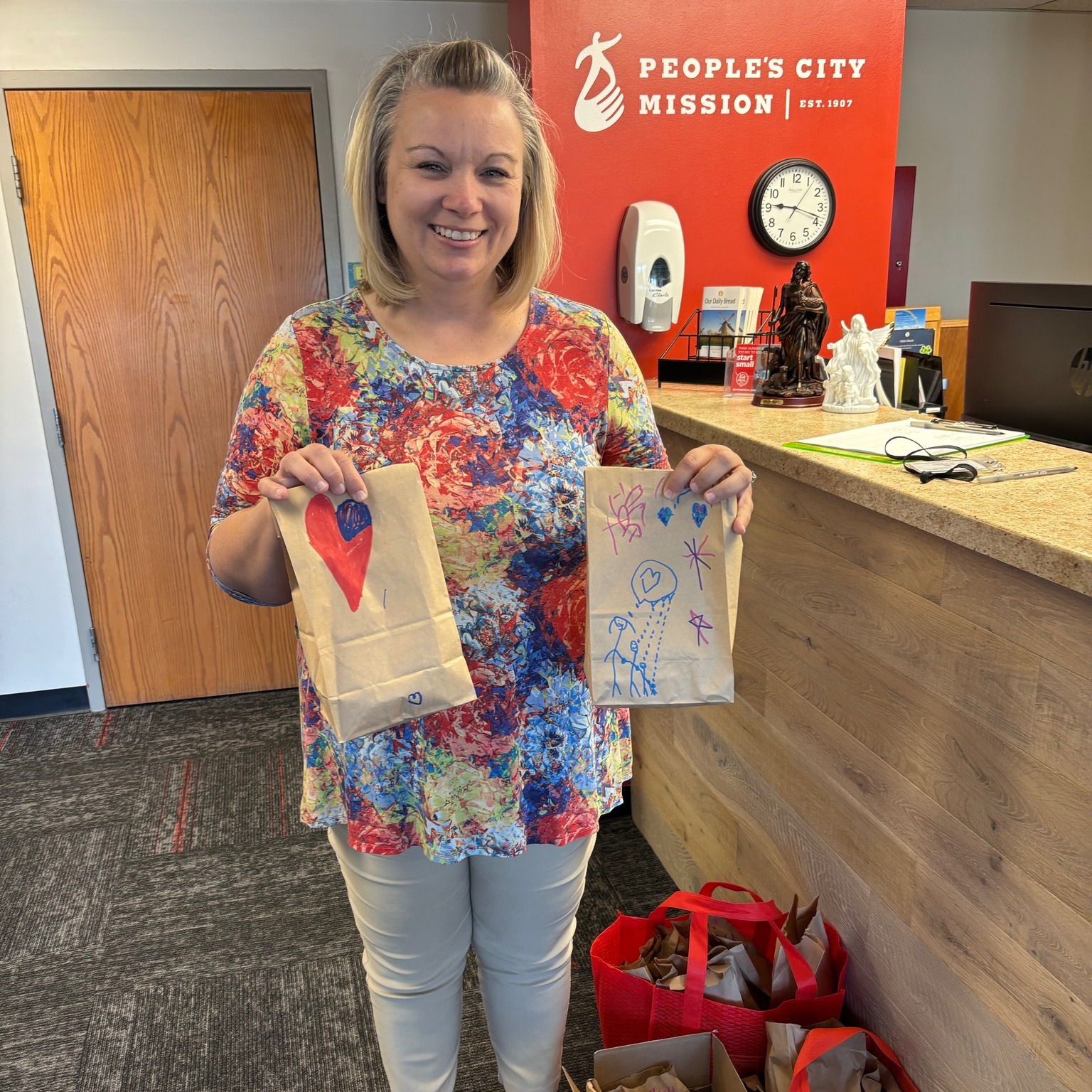 ✨?Miranda Orellana and her Girl Scout troop (ages 5 & 6!) created these adorable May baskets for our kids. Thank you to Miranda and her girls for their kindness! ?✨
It’s never too early to start making a difference, consider donating today and make a difference in our community!
? https://donate.stripe.com/4gwg2Y23kbzE0TK6oo
#homelessness #peoplescitymission #pcm #donationshelp #donationswelcome #givingmatters #thankyou #communitylove