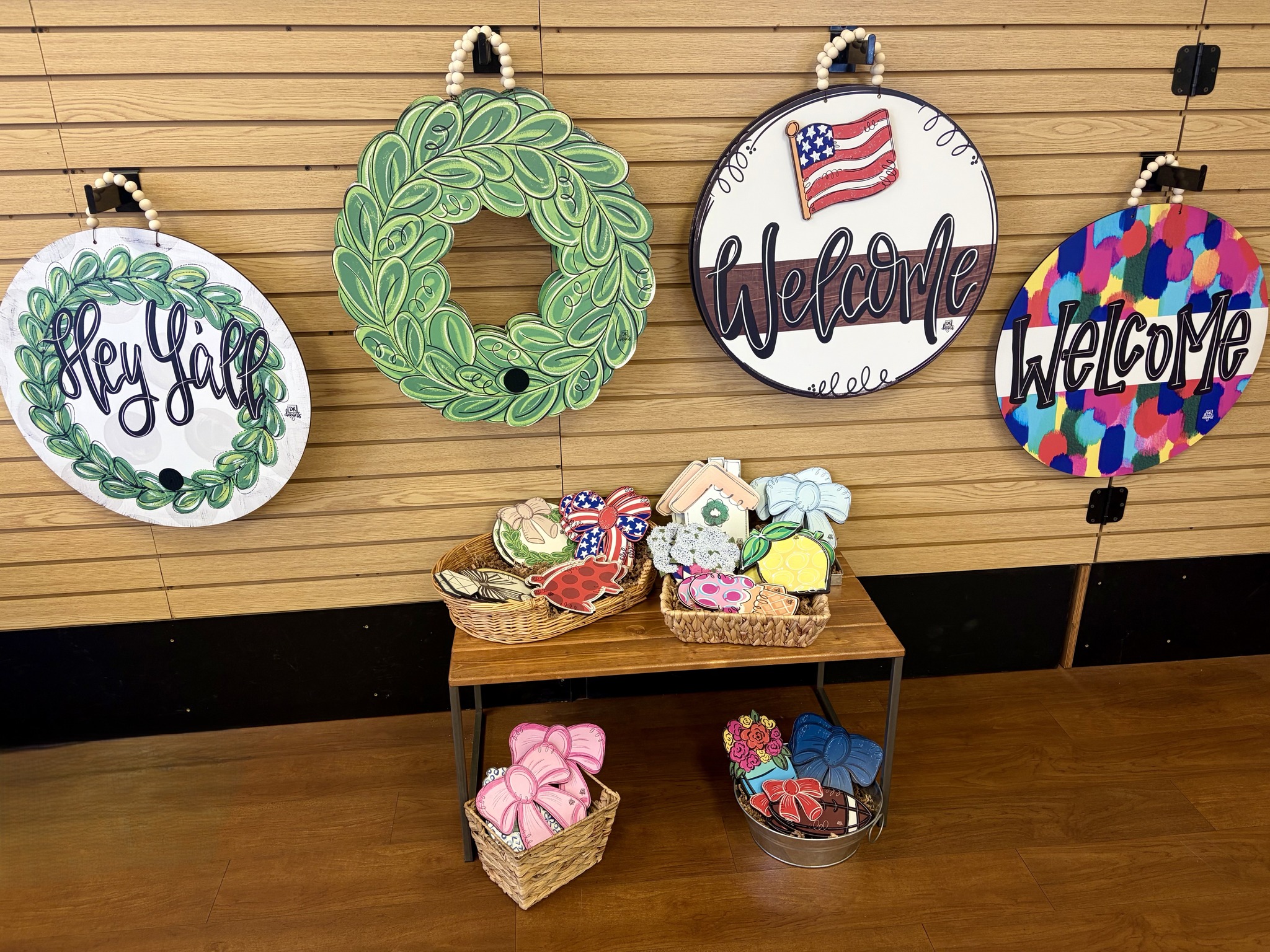 Summer officially starts this Sunday, June 21st! Welcome the season in style with our brand-new decorative door hangers, just in time for sunny days, backyard gatherings, and warm-weather fun.
The interchangeable