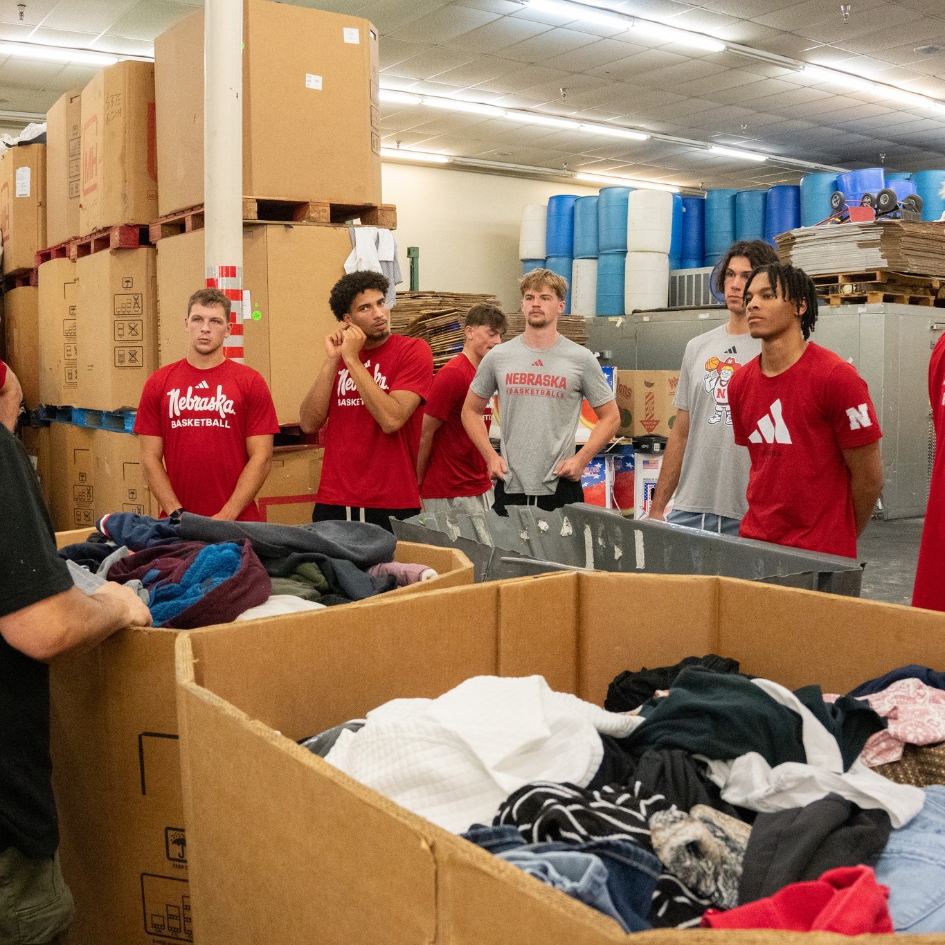 Thank you to @huskermbb for volunteering at our Help Center last week! ❤️?
We appreciate these men giving back to our community by taking the time to sort through donations and help ensure they reach the individuals and families who need them most.
You can make an impact today by giving online through the link below!
?https://donate.stripe.com/4gwg2Y23kbzE0TK6oo
#huskers #HuskerNation #peoplescitymission #pcm