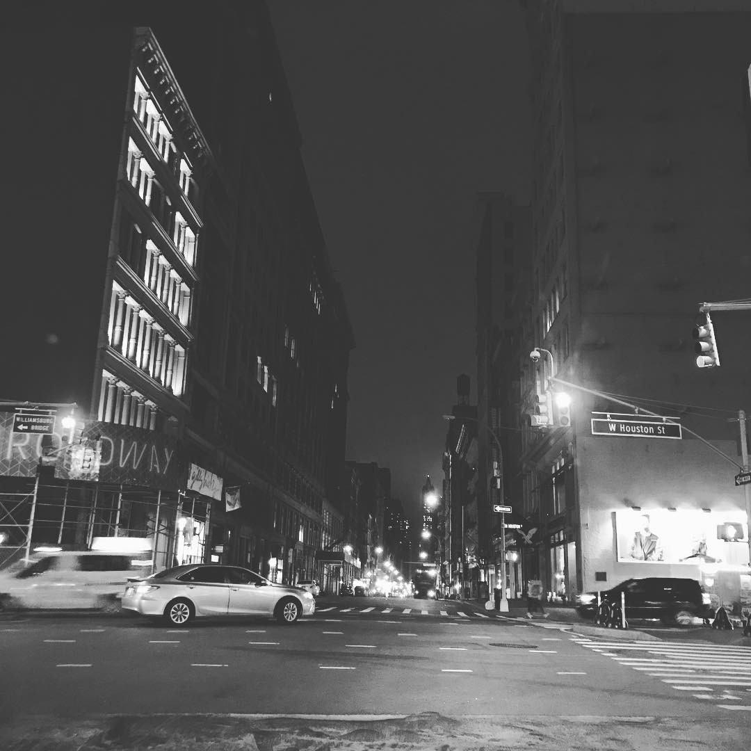 Another late night. Clients need their tans no matter what time. 😜 #housecalls #spraytanner #bestspraytan #nyclatenighttans