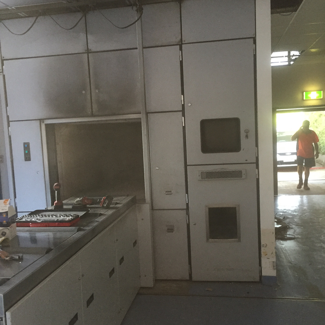 Removing the #cremator #crematorium #gumdaledemolition #demo #superiorcranehire #superiorcranes