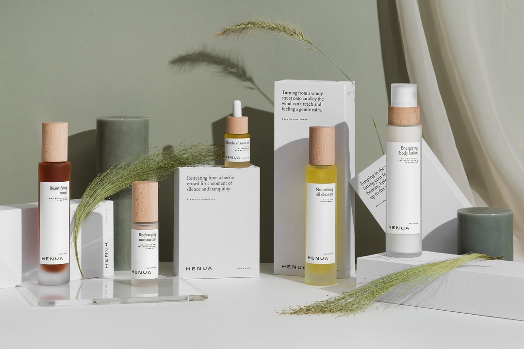 Henua Organics is a premium, natural skincare brand in its purest form, only containing organic, high quality, active ingredients that deliver outstanding results.
No Water, No Fillers.
Founded in Finland and sourced from only the purest ingredients from the botanical soils of Norway.
The products are formulated into a base of Nordic active ingredients and gain their strength from the best naturals like berries and pure plant extracts.
Organic, Luxury , clean beauty that does not compromise as the core of their being is based on authenticity and we just love this amazing skincare line.?
Available to purchase in clinic & Online coming soon.
#skinhealthfirst
#skintip
#skincareproducts
#giftideas
#skintransformation
#cleanbeauty
#newskincare
#bestresults
#cleanface
#agemanagement
#skingoals
#oughterard
#beautyobsessed
#ageing
#skinhealth
#sensitiveskin
#igbeauty
#facialist