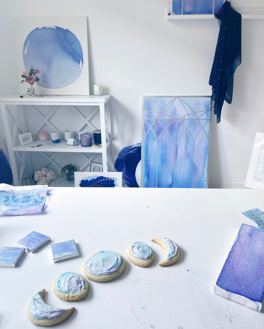 I’m 35 weeks 4 days! It feels strange to know that we’ll be bringing home a whole new human to live with us pretty soon 😳 How wild is that?
Last night she kicked and wiggled and rolled for at least an hour and, although sleep would have been nice, I’m so thankful that she’s alive and well and apparently either a dancer or a drummer 😂
The Aurora Collection releases October 13th! 🪞✨🦢