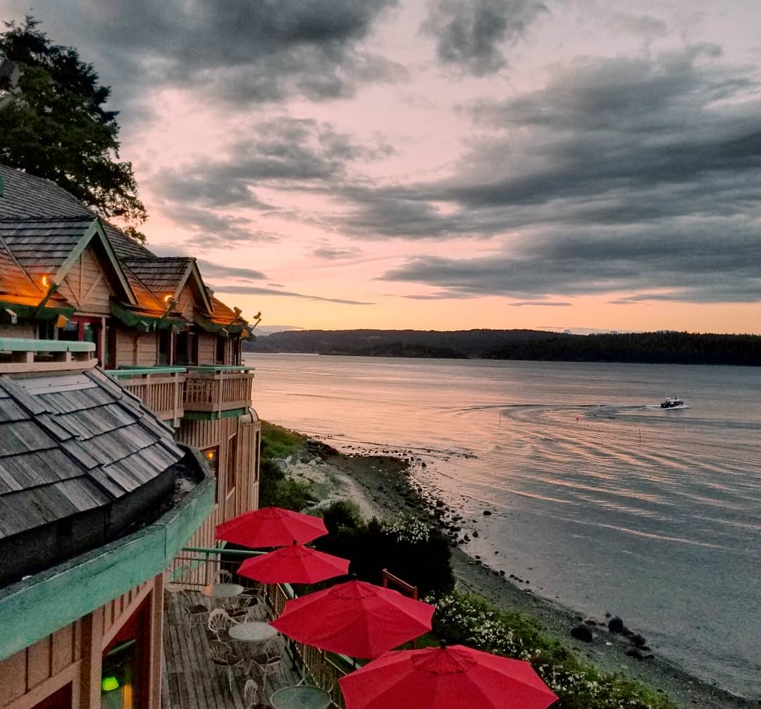 Winding down for the day with a calming costal sunset.