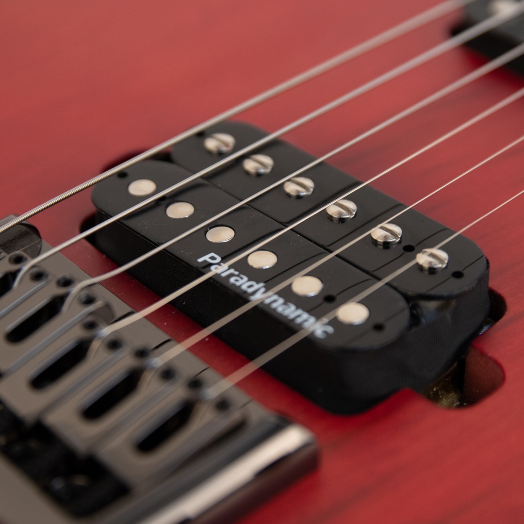 Detalles de esta Rock Roja, la rompe toda 😉. El rojo símbolo de Pasión y Amor, entre sus significados positivos, obvio. A ustedes les gusta una ROCK ROJA? Tendrían una? Yo sin duda!!! 😜🎸