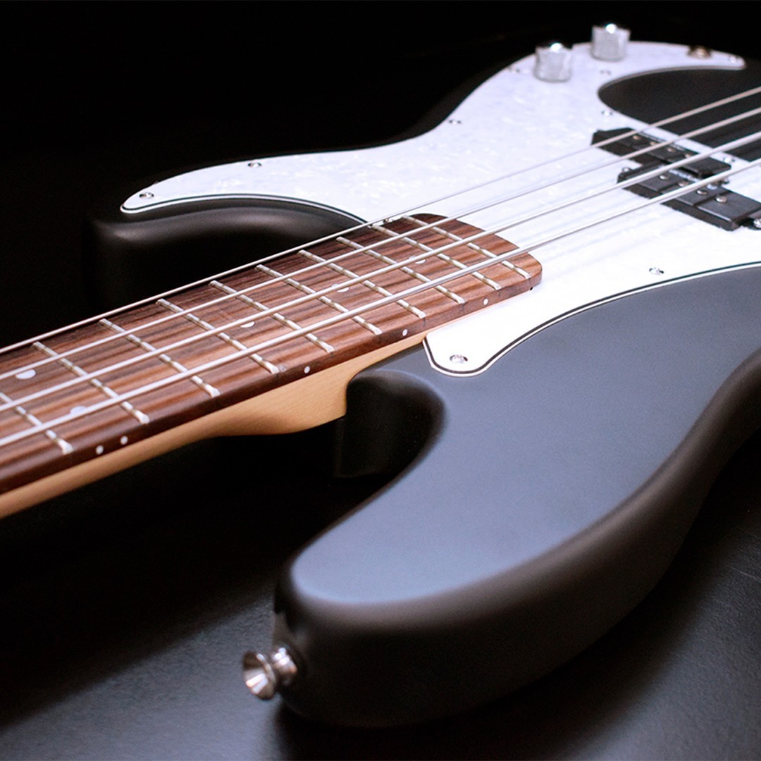 Hola Amigos de Newen!!! Llego el Jueves!!! a nada del fin de semana!!! les dejamos estos detalles de un hermoso Bajo PR NEGRO! Sos bajista? tenes un Newen? Cual?? 😉
Te Leemos! 🤩