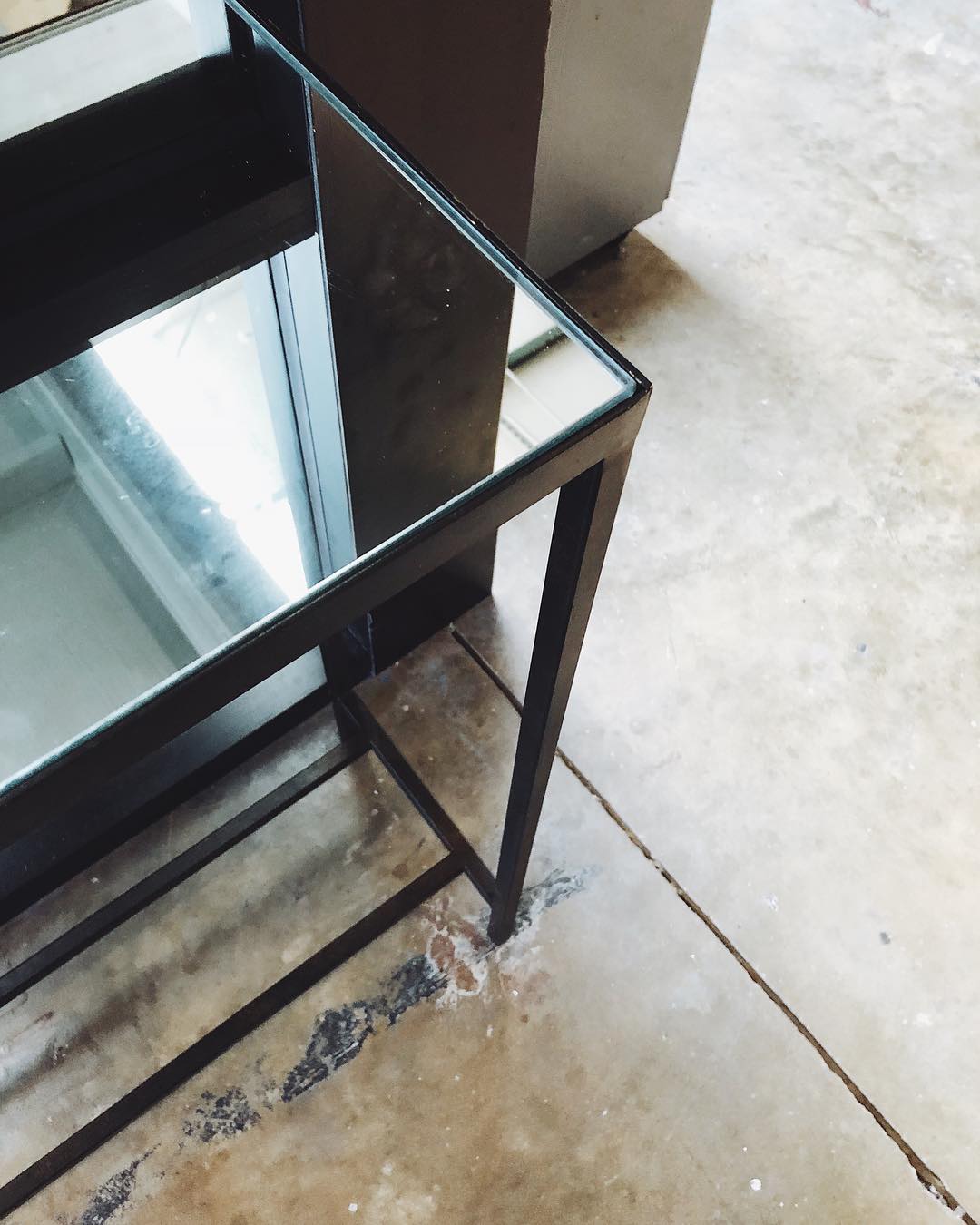 Lovely Mirrored Table!
Custom Mirror for a table brought in by a customer. Walk-Ins are ALWAYS welcome!
#aluminateglass #glassorlando #orlandoflorida #design #commercial #residential #showerdoorsorlando #construction #interiordesign #citybeautiful #decor #orlandoglasswork #glasswork #customglass #floridadesign #letsmaketheObeautiful #igers_orlando