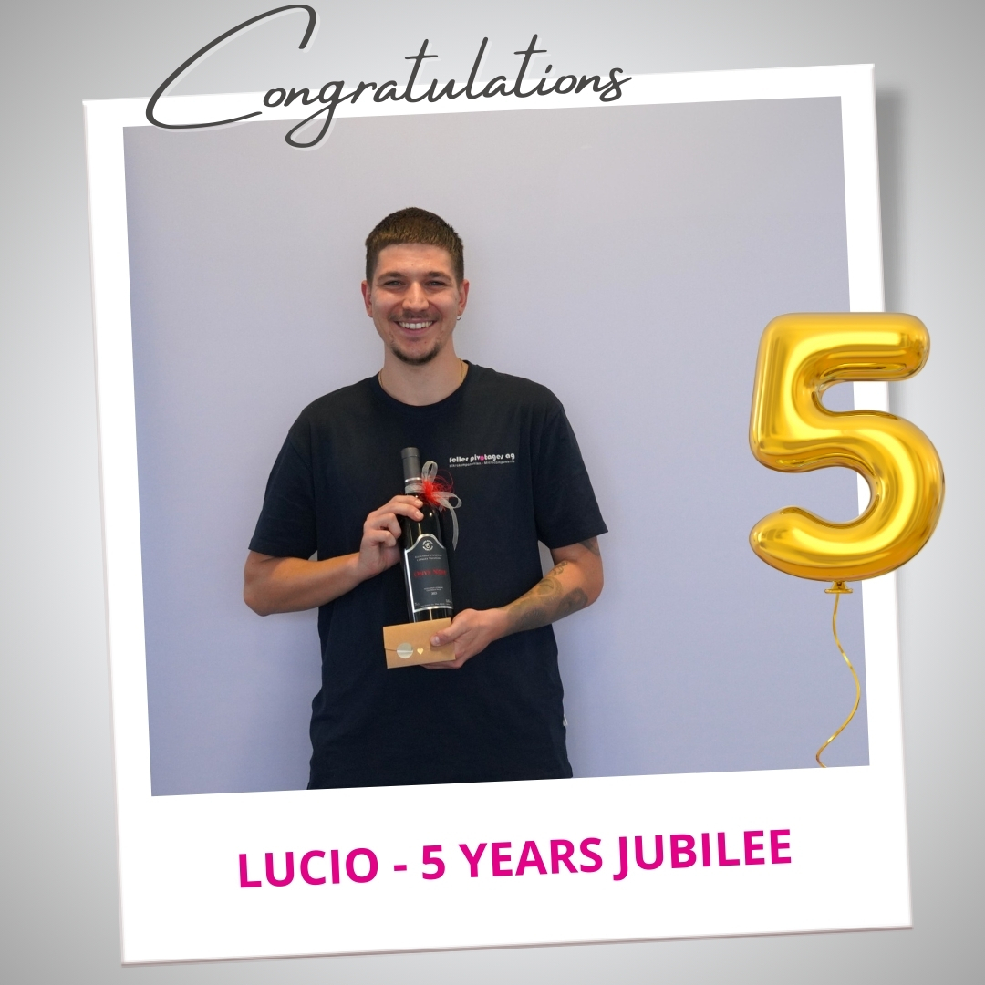 Lucio feiert sein 5. Jubiläum bei der Feller Pivotages SA. Herzliche Gratulation! 🎊🎉
Lucio fête son 5ème jubilé chez Feller Pivotages SA. Sincères félicitations ! 🎊🎉
« Chez Feller, j’apprécie énormément l’ambiance de travail et les défis quotidiens, et l’évolution de l’entreprise est également ma principale source de motivation.»
#fellerpivotagessa #jubiläum #jubilee #anniversary #5years #watchindustry #component #watchcomponent #swisscomponent #celebration