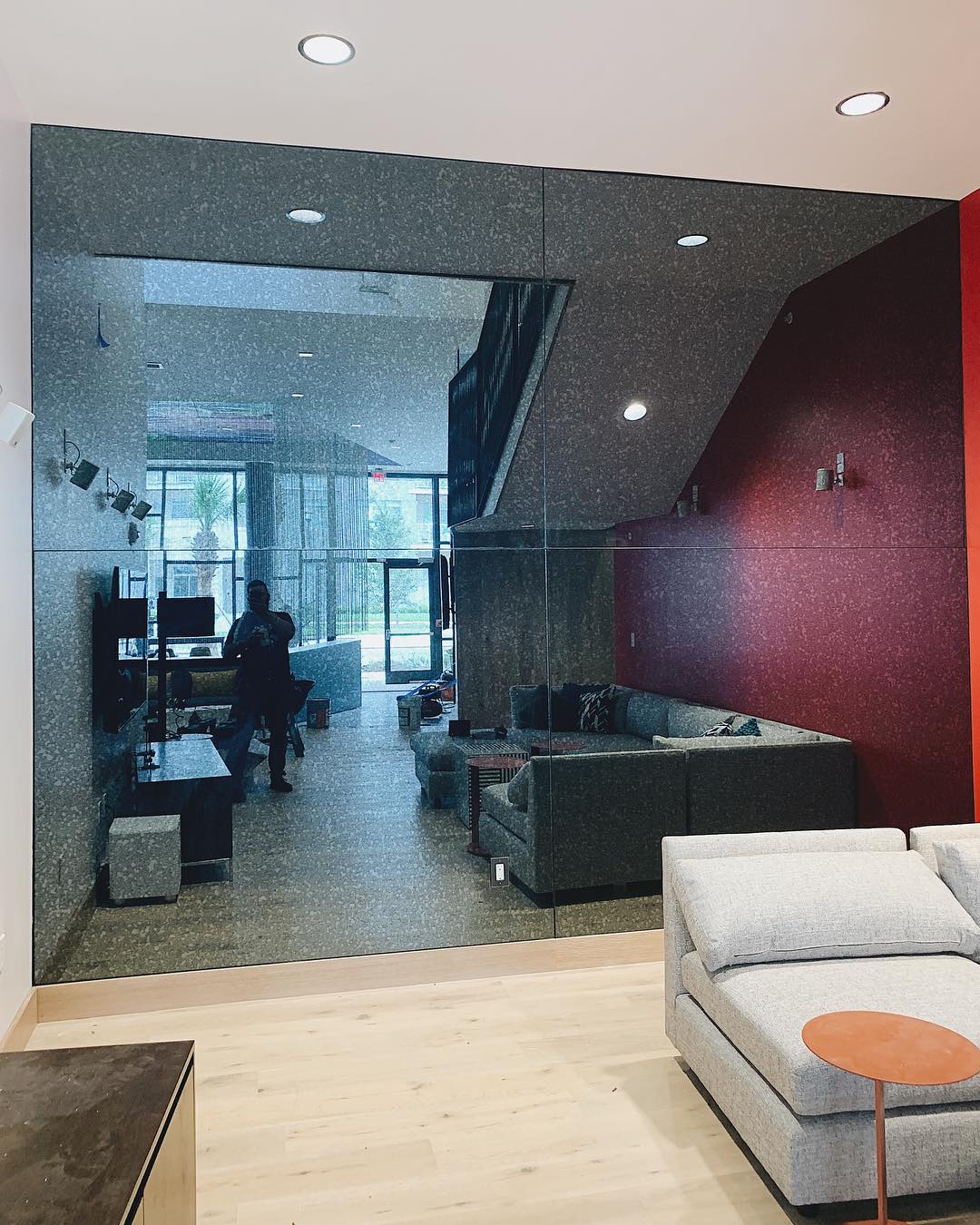 Antique BLU Mirrors! What a GREAT turnout by our skilled technicians. 👏 #aluminateglass #glassorlando #orlandoflorida #design #commercial #residential #showerdoorsorlando #construction #interiordesign #citybeautiful #decor #orlandoglasswork #glasswork #customglass #floridadesign #letsmaketheObeautiful #igers_orlando