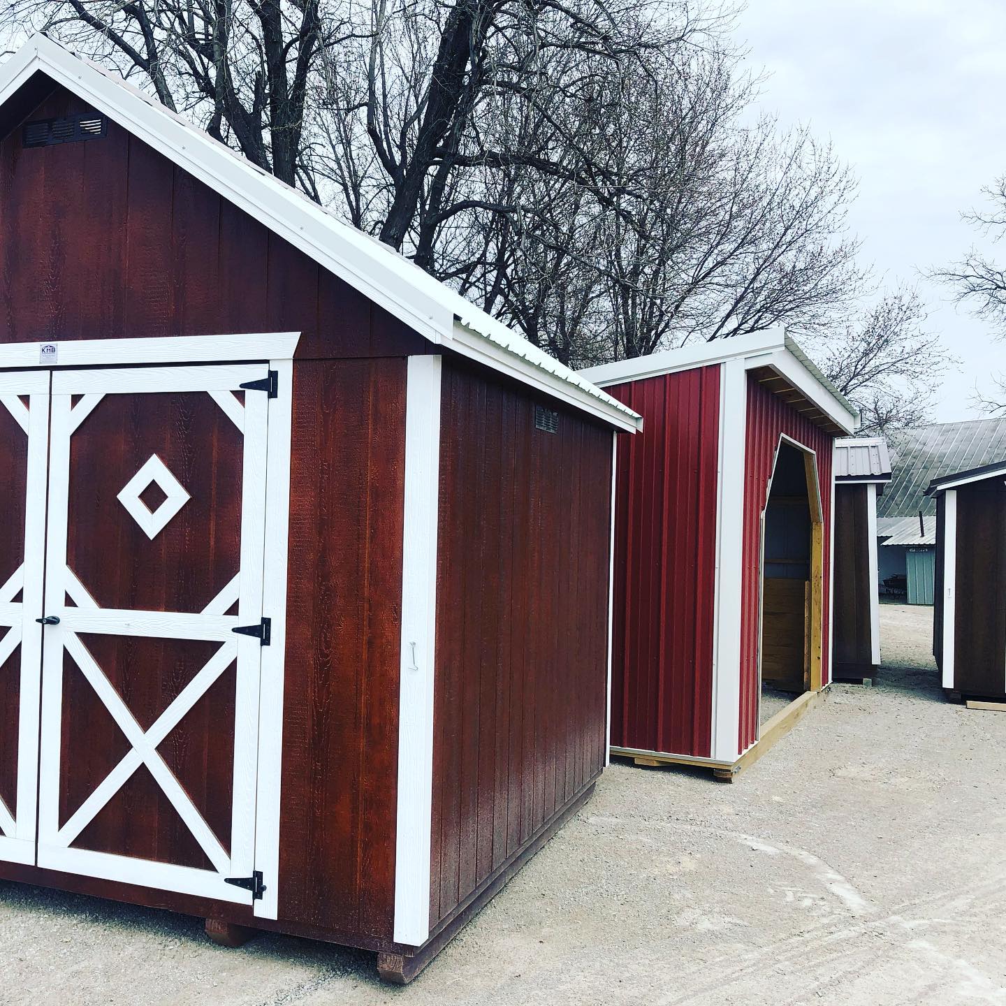 Lined up and ready to roll out! Get your order in during this busy time! #kalona #mini #storage #mancave #sheshed #amish #craftsmen #precision #shop #shed #backyarddesign