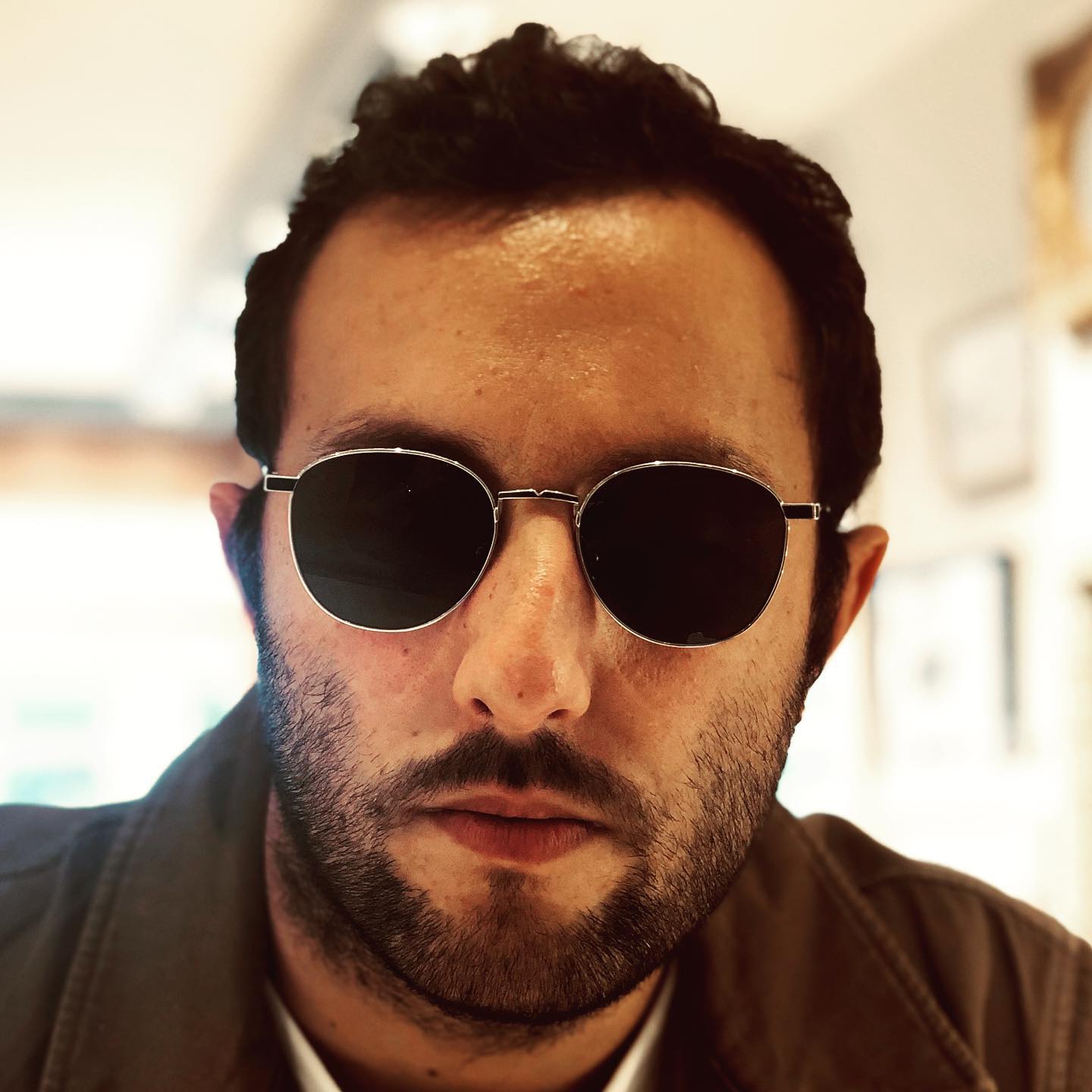 Le luxe d’une #leisuresociety en 12k , une protection irréprochable des UV , et un style intemporel , voila le cocktail qui accompagnera @julianostora cet été !😎 #madeinjapan #luxe #summer2k19 #gold #sunglasses #opticiencreateur #opticiencreateurlevallois #winoptic #levallois #levalloisperret