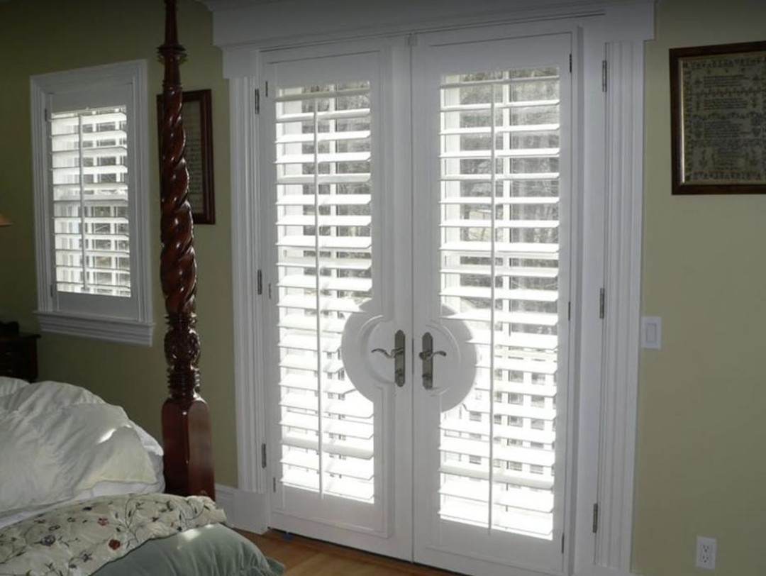 Say goodbye to those outdated window coverings! Beautiful homes deserve the elegance that Plantation shutters bring to any room in your home. Visit us today to pick from our most popular colors or provide us with your own color to match!⠀
•⠀
•⠀
•⠀
#shutters #bedroom #home #windowtreatments #privacy #light #plantationshutters #homedecor