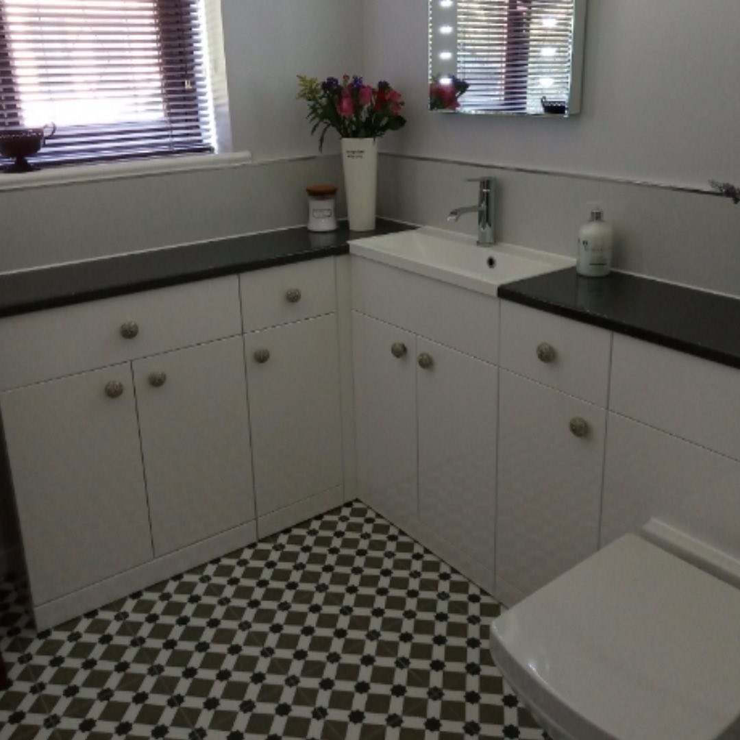 Bathroom done ✅ .
.
.
.
#plumber #plumbing #bathroomdesign #bathroomdecor #bathroomremodel #naucebushboard #floortiling #plumbingbristol #plumbinglife #plumbinglife👷 #plumbproud