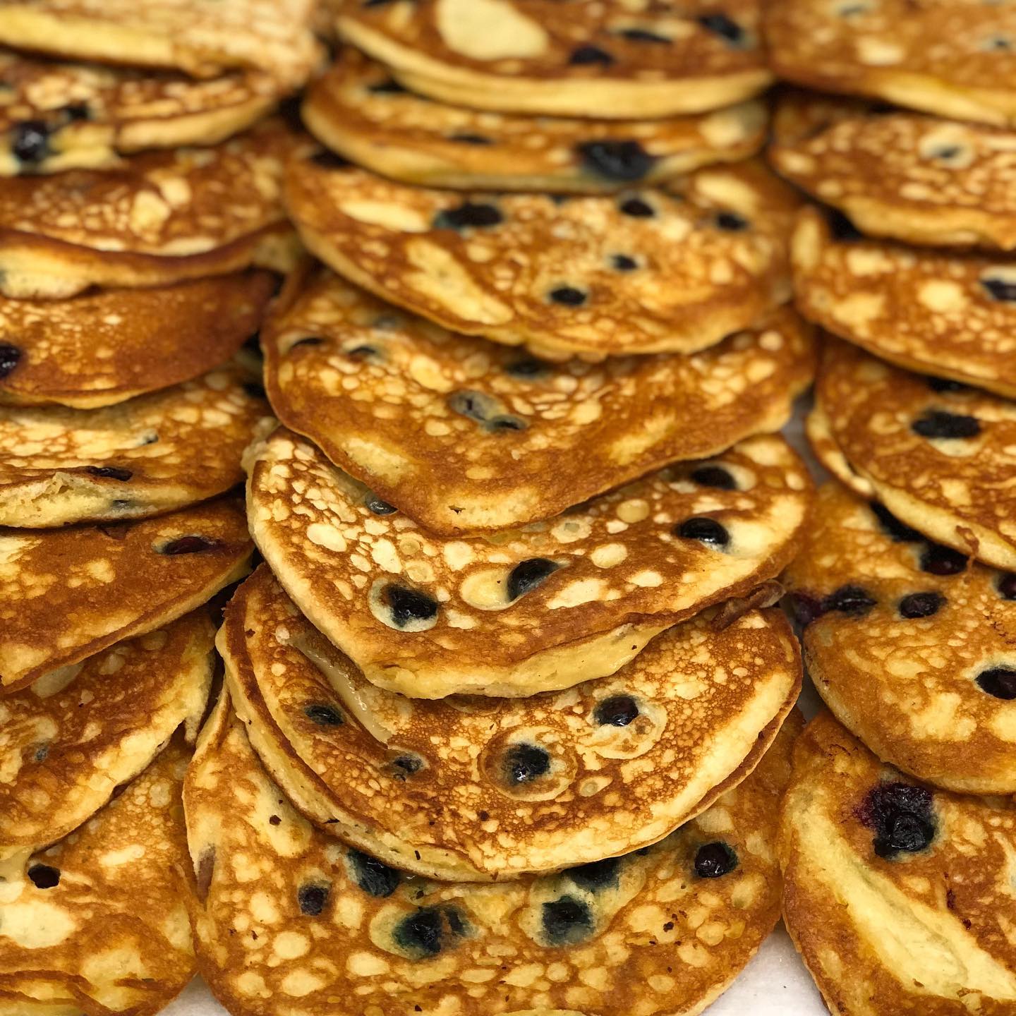 Blueberry Pancakes and Yoghurt Parfaits on the menu for this catering order this morning! ??
.
We cater all types of events and functions. DM us for more info! ?
.
.
.
#cateringtoronto #etobicoke #vaughancatering #mississaugacatering #torontobreakfast #torontobrunch #blueberrypancakes #pancakes #pancakestack #yoghurtparfait