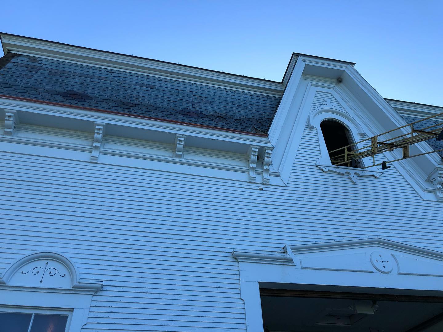Preparing a finishes analysis for UVM at the Morgan Horse Barn in Weybridge. Built in 1907, this Second Empire style horse barn is the main building on a really beautiful farm, definitely worth the trip. #historicpreservation #historic #vermont #uvm #morganhorse #horsebarn #farming #paint #architecturalfinishes