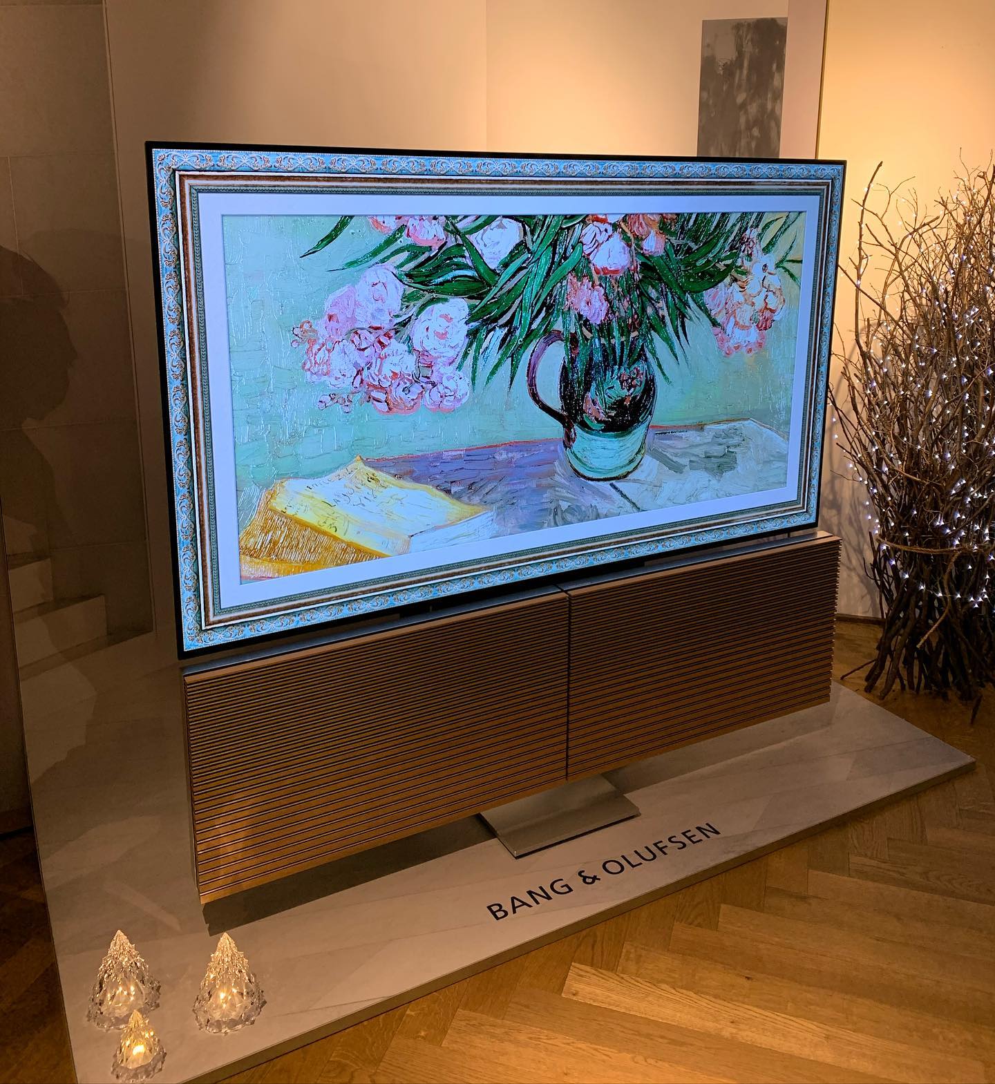 ??? #parquet #bangolufsen #intesaparquet #bangolufsenbergamo