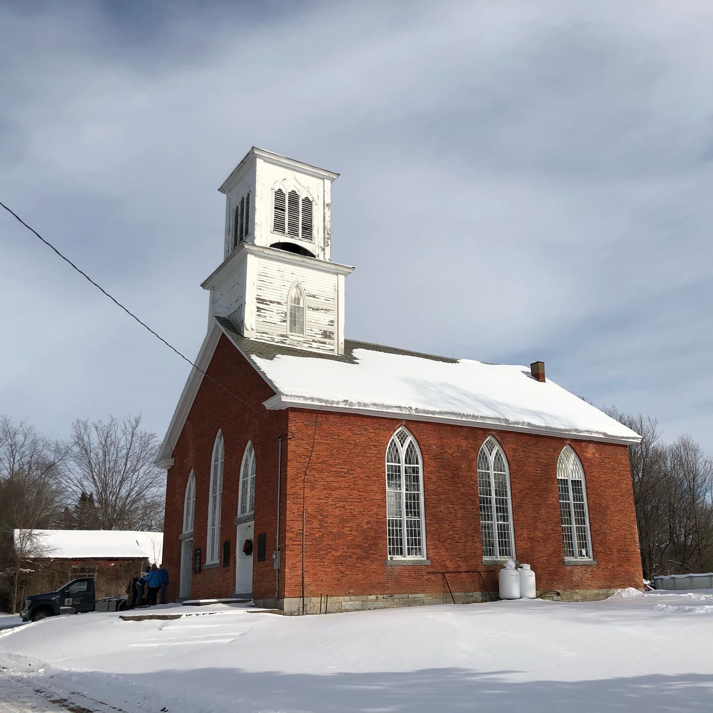 The Union Meeting Hall in Ferrisburgh, Vermont. Built in 1840 in the gothic revival style. The town is trying to save the building and let it again be a community center. Theater, movie venue, concert hall, yoga studio, this building could house it all. They are lucky to have a devoted group of community members willing to put in the time and work to see this building come back to life.
#historicpreservation #thisisvermont #vermont #gothicrevival #architecture #architecturephotography #brick #windows #savethisbuilding #renovation #rehabilitation #nofilter