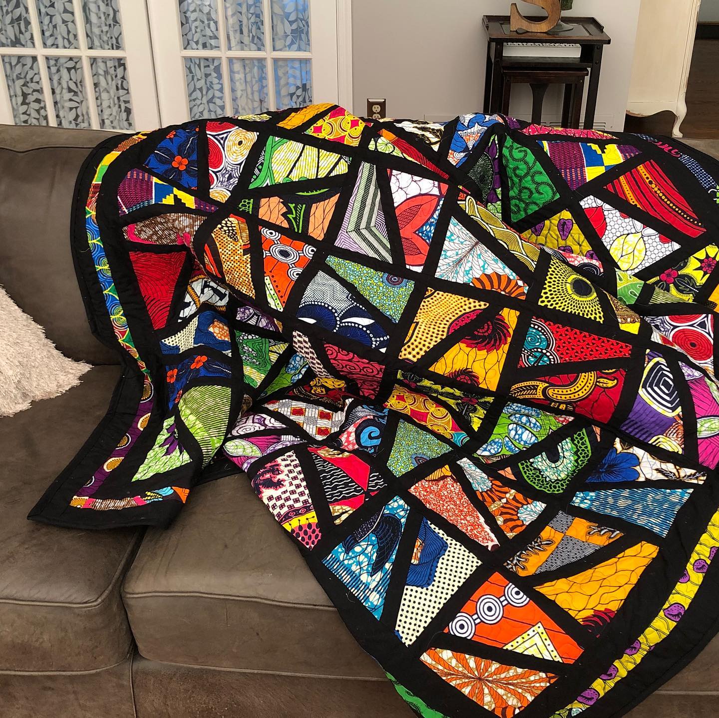 And she's all done. She's bright, she's color, she's in your face.
Pattern is called "Color Jolt" @sparklestash. I added a border, cause I just didn't want the fun to stop.
Fabric is from @soulofcloth and I used the 10in squares.
.
.
.
.
.
#soulofcloth, #africanfabrics, #africanprintfabric, #africanamericanquilters, #quiltersofinstagram, #quiltersgonnaquilt, #makersspace, #makersvillage, #makersmarket, #quiltingfabric, #modernquilting, #quiltinglife, #quiltingkeepsmesane, #craftingismytherapy, #bagpattern, #bagmaking, #baglovers, #sewingbags, #sewingroom, #sewingprojects, #sewingaddict, #sewinglife