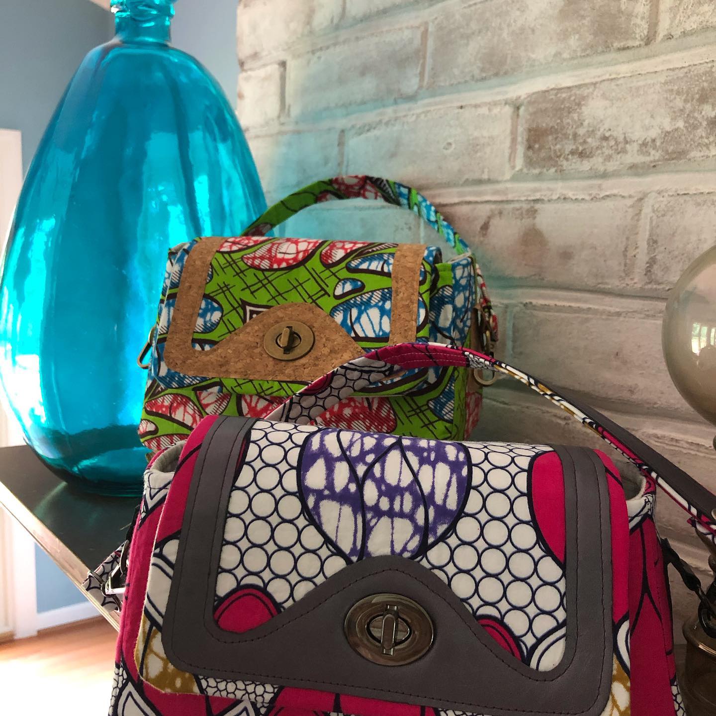 What is it about things in miniture that make them so adorable? Check out @rlrcreations for the pattern #brigittebaguette and of course @soulofcloth for the fabric. It's amazing what you can do with a Fat Quarter.
#SheMayBeLittleButShesCute
.
.
.
.
.
#soulofcloth, #africanfabrics, #africanprintfabric, #africanamericanquilters, #quiltersofinstagram, #quiltersgonnaquilt, #makersspace, #makersvillage, #makersmarket, #quiltingfabric, #modernquilting, #quiltinglife, #quiltingkeepsmesane, #craftingismytherapy, #bagpattern, #bagmaking, #baglovers, #sewingbags, #sewingroom, #sewingprojects, #sewingaddict, #sewinglife