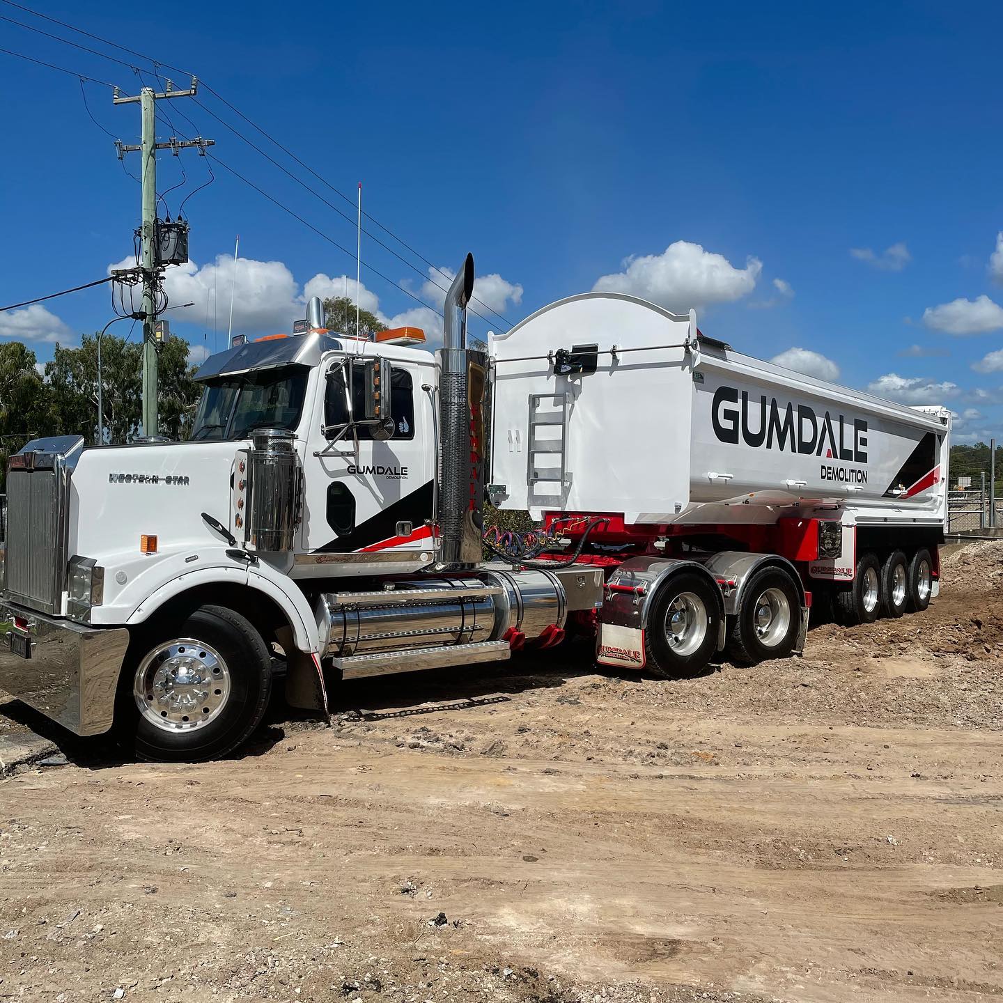 Gumdale’s new truck is on the road, head across to our Facebook page, like and share the page and the first 10 people to comment with a safely taken photo of the new combo will receive a $50 fuel voucher and some Gumdale merchandise