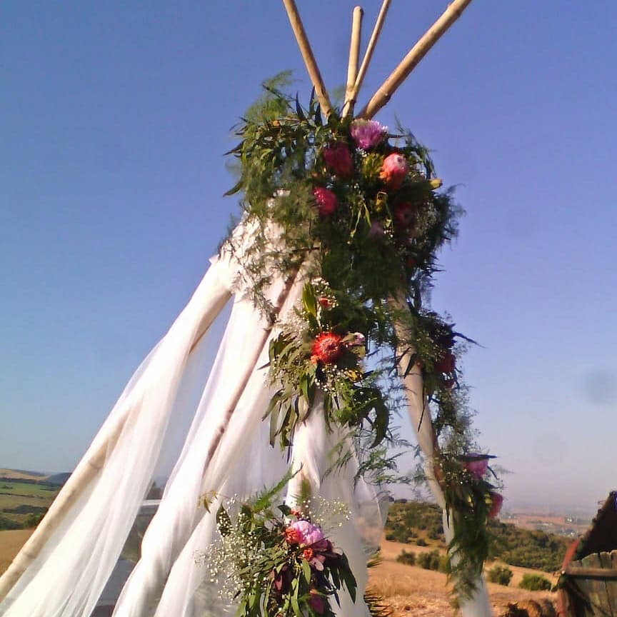 Tipi de proteas, peonías, leucadrendon y eucalypto.
.
.
.
.
.
.
.
.
#flores #floristry #floristeria #boda #bodas #natura #aniversario #regalos