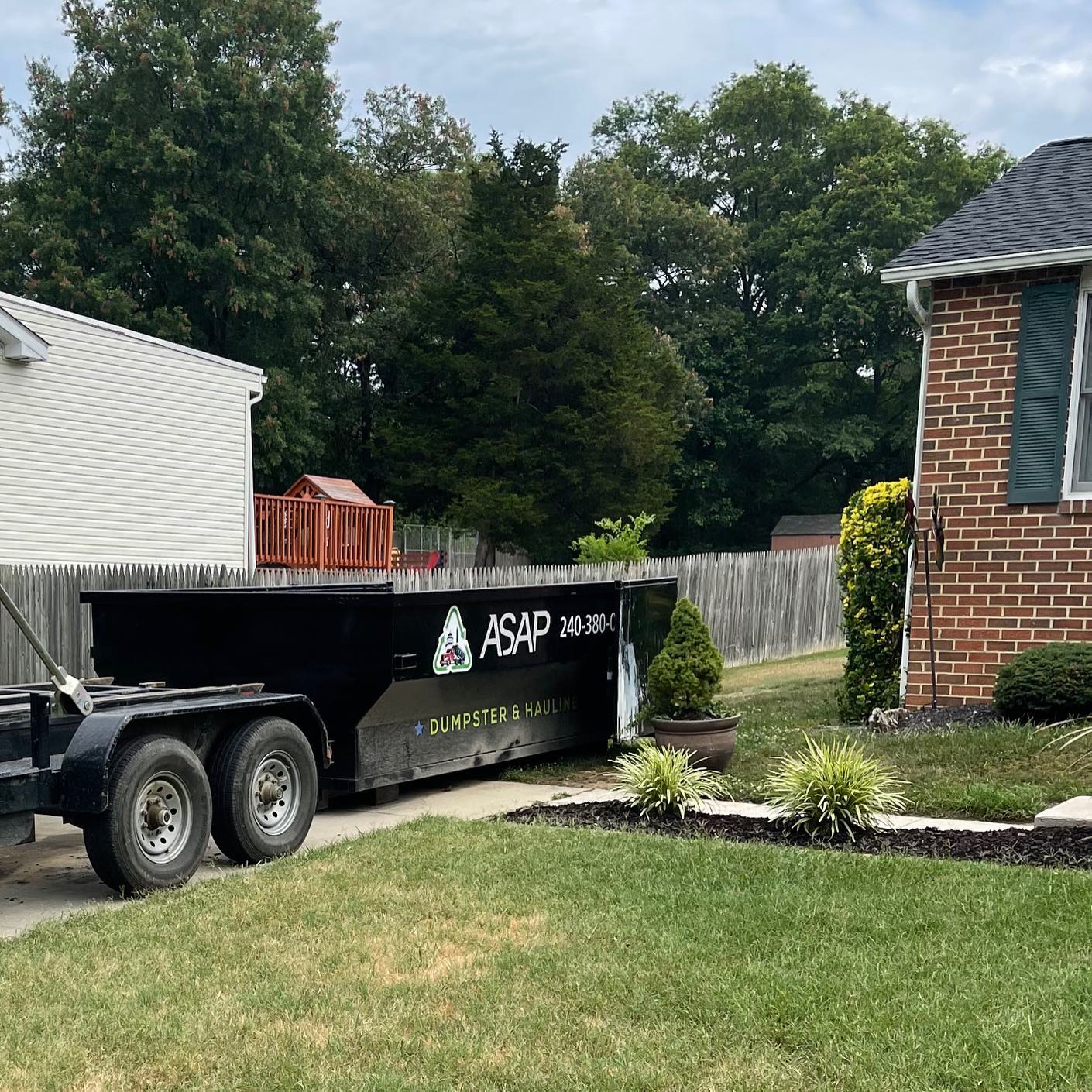 11yd Residential Dumpster Rental‼️🚛🏠 We Provide Same & Next Day Services✅ Call 📞Us at (301) 337-1527 or Book Online at www.asapdumpstersandhauling.com
•
•
•
•
#dumpster #junkremoval #construction #garbage #roofing #dumpsterrental #trash #rolloff #dumpsters #recycle #residentialrolloff #disposal #garbagetruck #hooklift #dumpsterrentals #hauling #yardwaste #houseflipping #wastemanagement #binrental #residentialfriendly #waste #demolition #garbagetrucks #washingtondc #pgcounty #charlescountymd