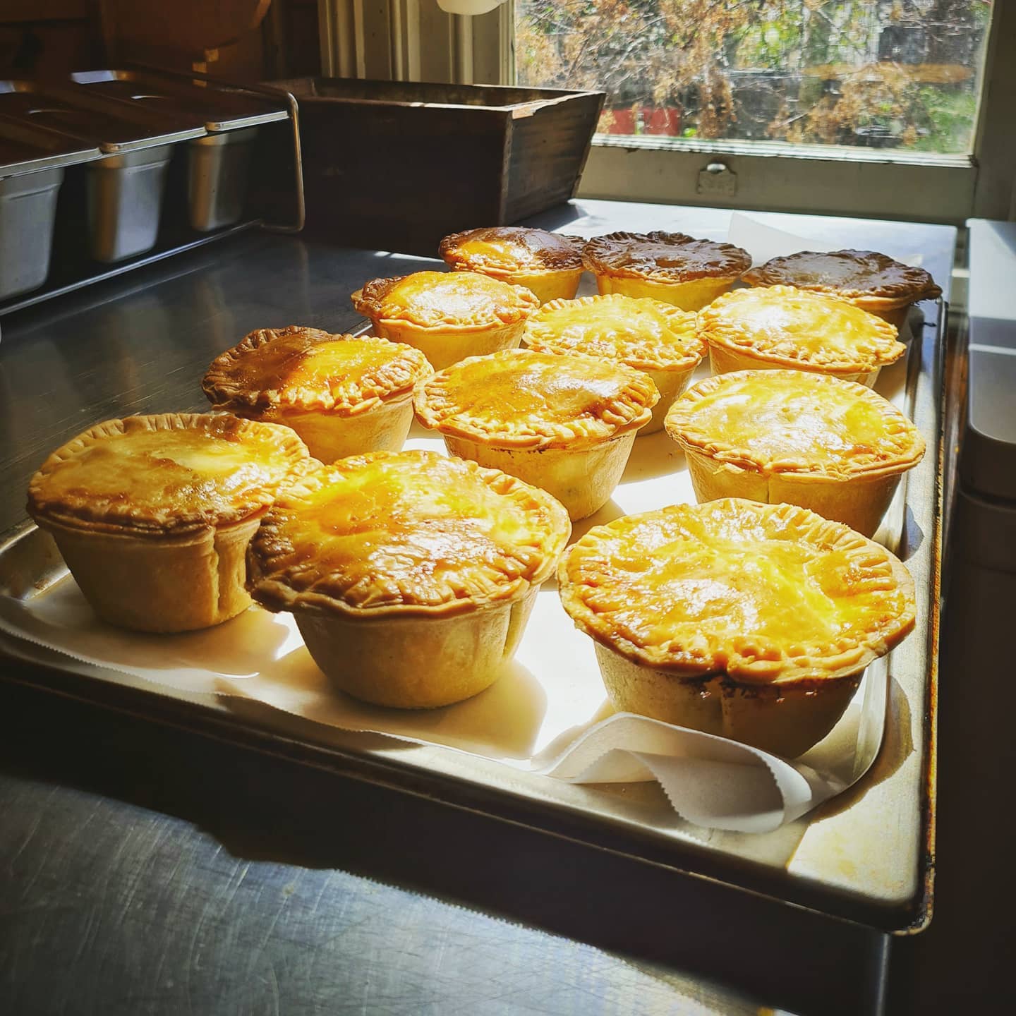 Pies glorious pies! If only you could smell this kitchen right now. 🤤