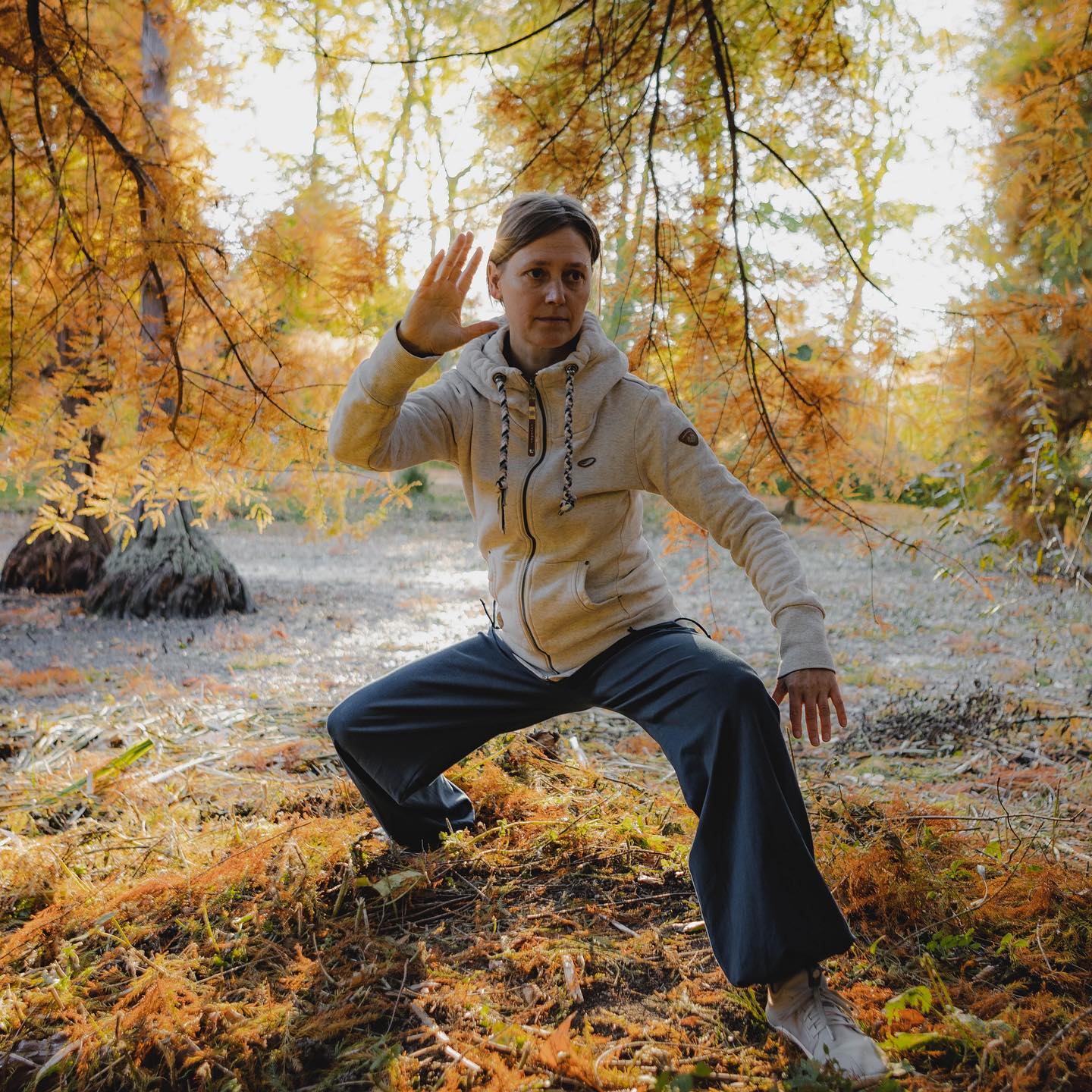 Gehst du heute auch raus und genießt diesen wunderschönen Herbst? Gönne doch deinem Körper heute einen langen Spaziergang an der frischen Luft 💨
#taichi #qigong #healthylifestyle #rausausdemalltag #gesundheit #persönlichkeitsentwicklung #inspiration #lebenimjetzt #lebensfreude #achtsamkeit #entspannung #achtsamleben #sportzuhause #ausgleich #auszeit #auszeitvomalltag #innerebalance #durchatmen #ausgeglichenheit #taichideutschland #qigongdeutschland #taichiqigong #gesünderleben #gesunderlebensstil #positivevibes #stressbewältigung #selbstliebe #körperbewusstsein