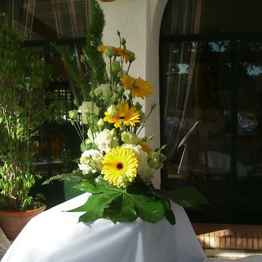 Decoración de exterior con lisianthus Eustoma y gerberas amarillas con su paniculata y verdes variados 🌼
.
.
.
.
.
.
.
.
#flores #bodas2022 #flores🌸 #floristería #floristry #decoracion