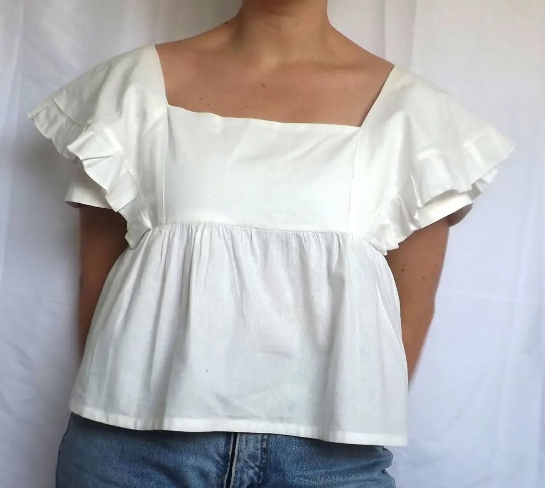 The ruffle top in white cotton 🤍 made to order and made to last ✨
.
.
.
.
#duurzaamdesign #duurzaam #duurzamemode #duurzamekleding #duurzamelifestyle #duurzaamleven #sustainablefashion #sustainableclothing #sustainable #handmade #ruffles #cotton #slowfashion #ethicalfashion #madetolast #sustainablelifestyle #sustainablewardrobe