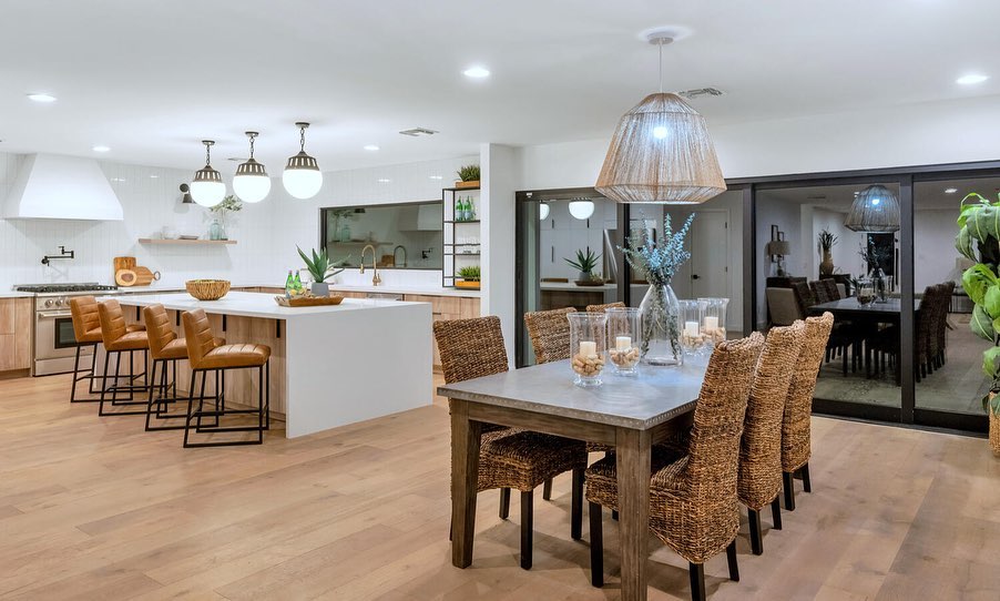 At #DKDG, we create seamless open layout spaces with the entertainer in mind🥂
Cheers and happy Saturday! 🖤
#diamondking #saturday #cheers #entertainment #home #homebuilder #realestate #homebuilders