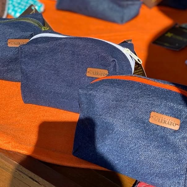 Consumir com consciência não envolve apenas a escolha entre comprar ou não um produto, mas sim o todo que está relacionado a isso, como a qualidade, durabilidade, necessidade, e também o conhecimento dos impactos trazidos ao adquirir esse determinado item.