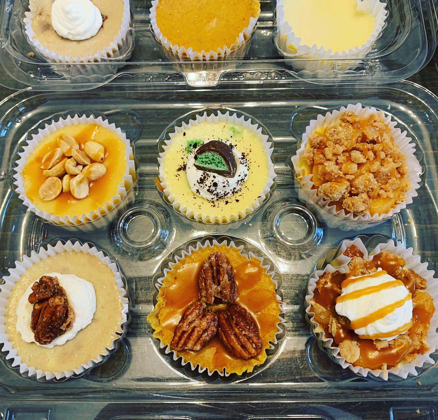 Back from vacay and back to baking! @marketsontario has just been restocked with this years fall packs. Caramel Peanut, Mint Oreo, peach Cobbler, Pecan Pie, Pumpkin Spice and Apple Crumble! I’ve been avoiding this for a very long time now but unfortunately with prices continually still rising I’ve been forced to increase mine as well ☹️ I will have more exciting updates over the coming weeks! #vacayover #backtowork #fallflavors #fallcheesecakes #minicheesecakes #pumpkinspice #sorrynotsorry #purchasewithpurpose