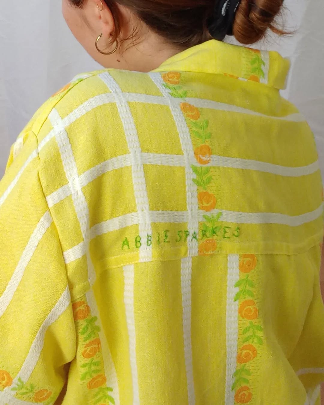 New tablecloth shirts have landed on the website!
A mixture of colours, patchwork and embroidery shirts to choose from, each shirt is one-of-a-kind ✨️
All made from secondhand tablecloths and handmade in the Netherlands
#sustainable #sustainablefashion #sustainableliving #duurzaam #duurzaamkleding #secondhand #handmade #circularfashion #slowfashion #sustainableclothing #sustainablewadrobe #creativesmallbusiness #shopsmall #opencollarshirt #sustainableshirt #tablecloth #secondhandfabric #embroidery #oneofakind