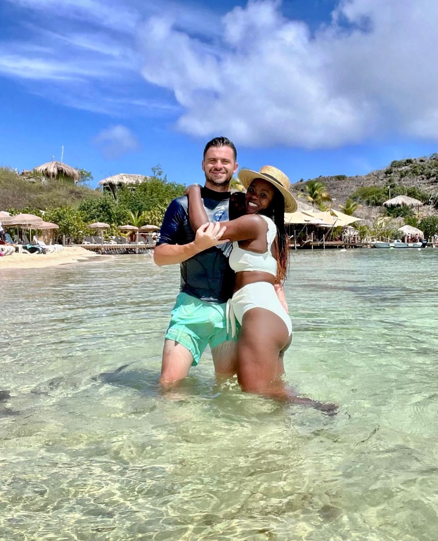 Vive les vacances !!! Venez passer une journée inoubliable au @karibunisxm ✨
#karibunisxm #beachrestaurant #pinelisland #pinel #foryou #sxm #saintmartin #reel
#paradise #caribbean #beach #enjoy #sand #vacation #caribbeanlife #sun #sea #love #saintmartin #instapasseport #travel #week #instapasseport #instagood #nature #hotel