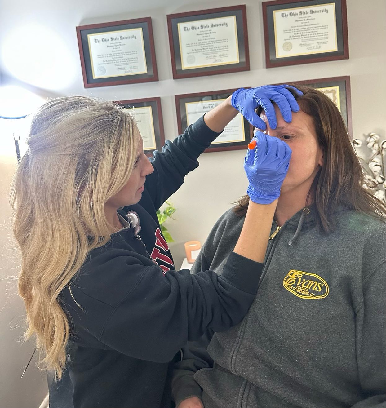 @heatherfrancis_ working her magic!
#mobilebotox #nurseinjector #xeomin #jeuveau™ #smallbusinessowner #botoxcolumbusohio