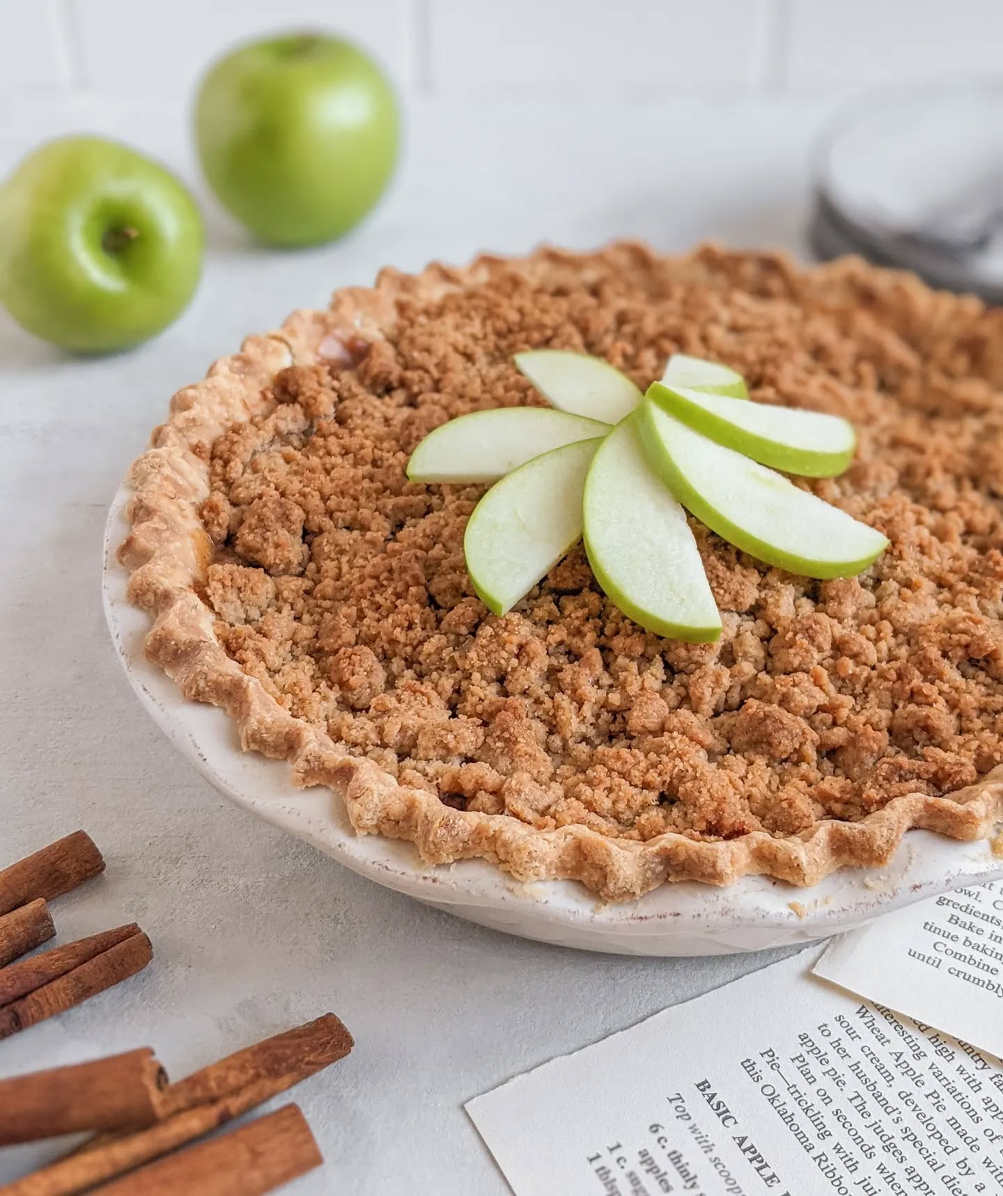 What is your favorite pie for Thanksgiving? I'm definitely an apple girl 🍏
.
.
.
#pie #applepie #dessert #foodblog #sweettooth #foodphotography #foodstyling #foodpic #crumble #apple #cinnamon
