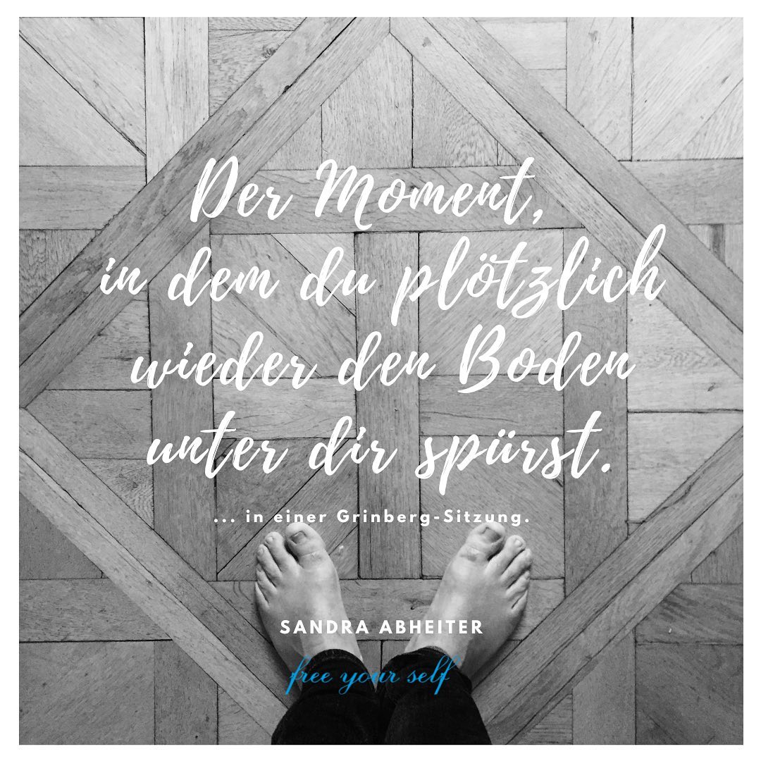 In manchen Situationen verliert man den Boden unter den Füßen. Der Moment, in dem man Füße und Boden wieder spürt, gibt das Gefühl von Sicherheit. Mit beiden Beinen im Leben stehen. Ein Fundament zu haben, ist nicht nur in der Architektur wichtig, auch im Leben.