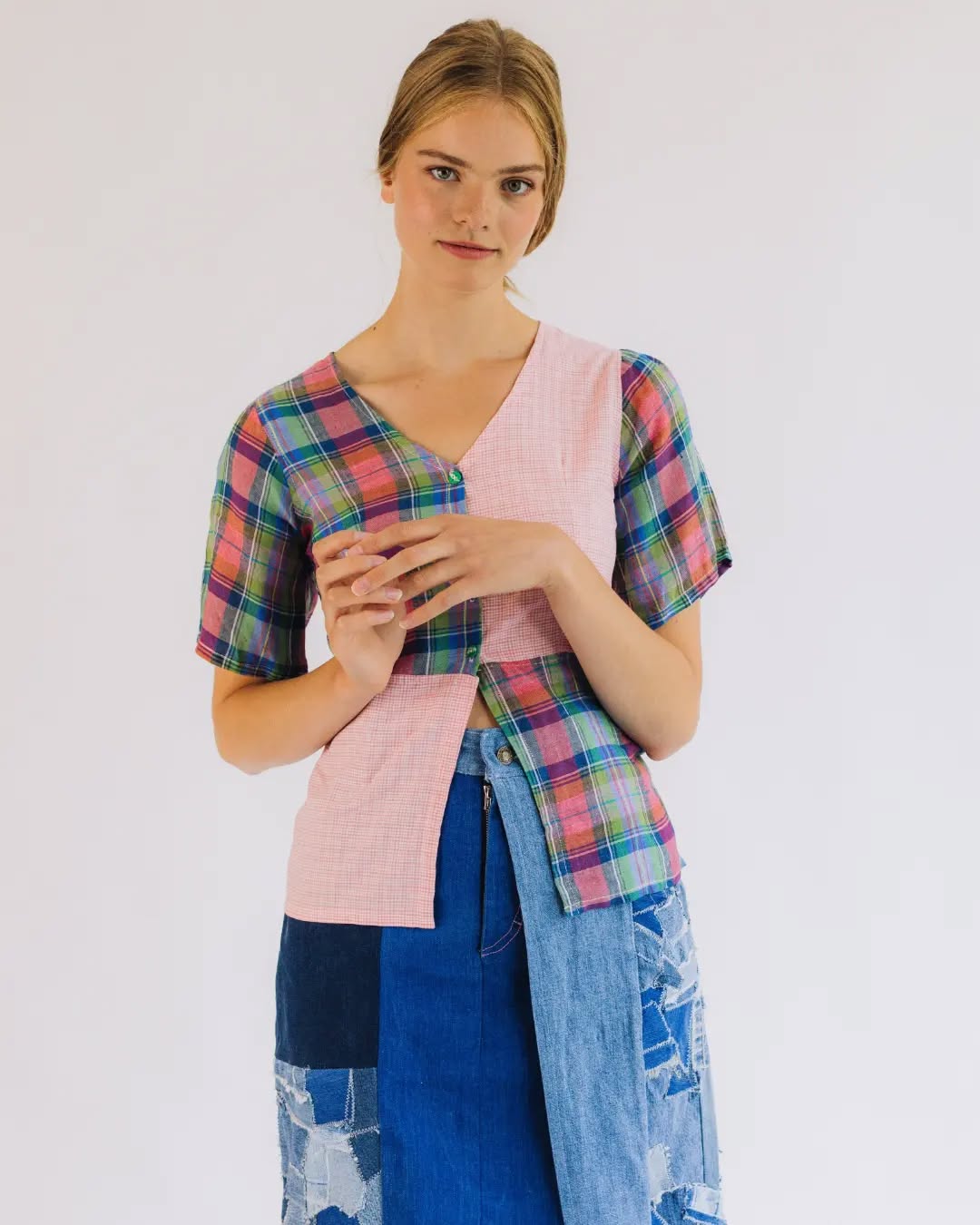 re-imagine look 2
100% recycled, circular & sustainable
Made from secondhand jeans and tablecloths
Online now at abbiesparkes.com
Model: @e.lisa.rvb
Photography: @kirstenbusman_
Collaboration with @reshare_store & @dutchsustainablefashionweek
#dutchsustainablefashionweek #dsfw #sustainablefashion #sustainable #sustainableclothing #duurzamemode #duurzaamkleding #duurzaam #handmade #recycled #recycledfashion #secondhand #fashion #fashionphotography #denimpatchwork #recycleddenim